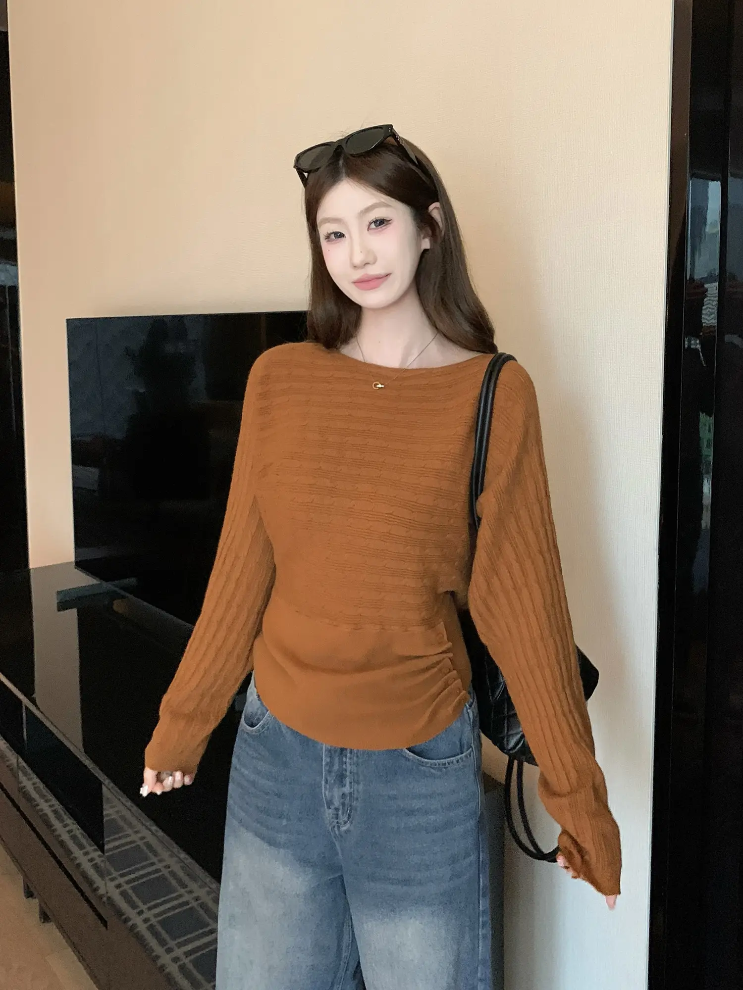 오프숄더 주름 허리 조임 니트 상세 이미지 26