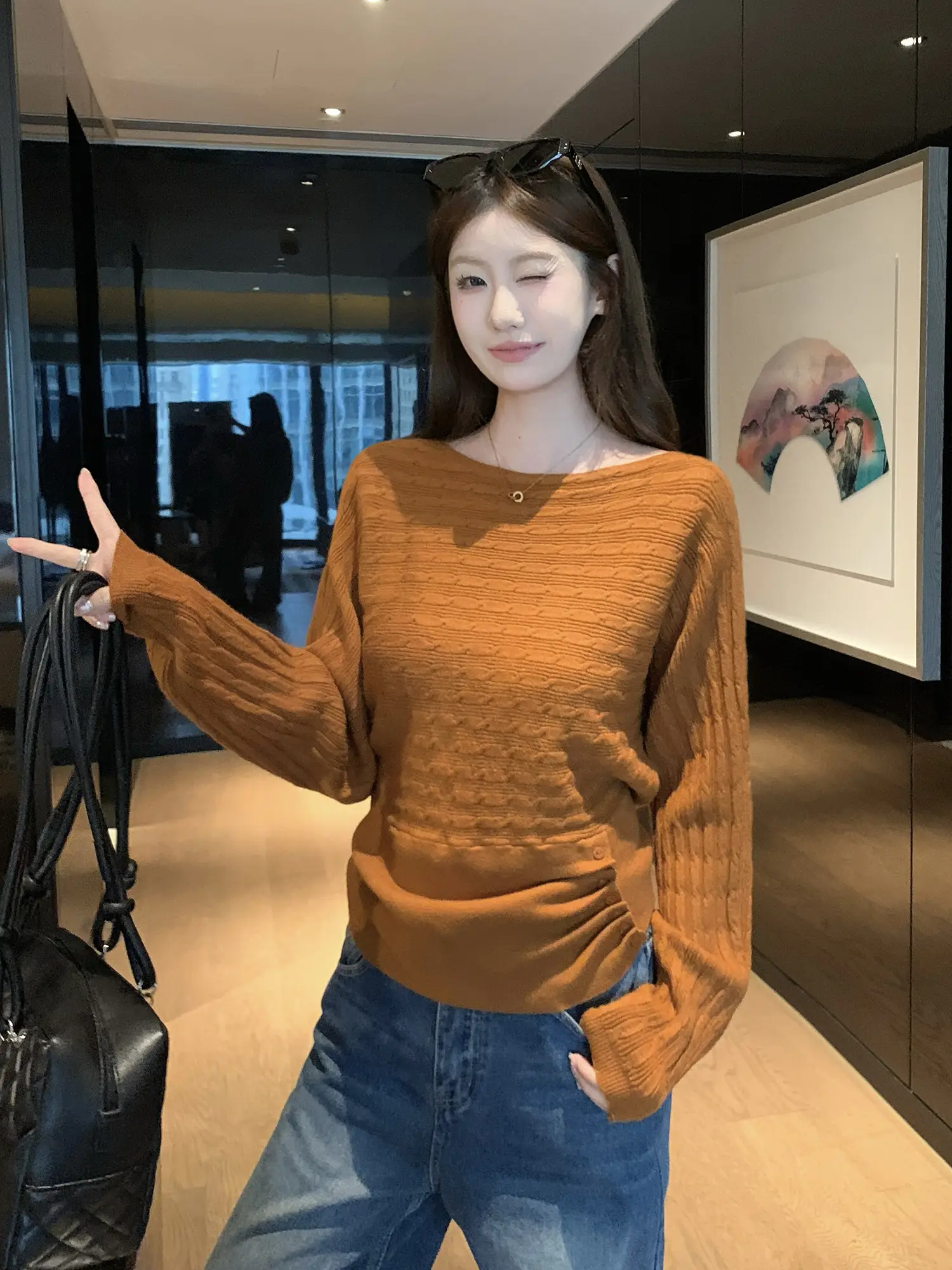 오프숄더 주름 허리 조임 니트 상세 이미지 29