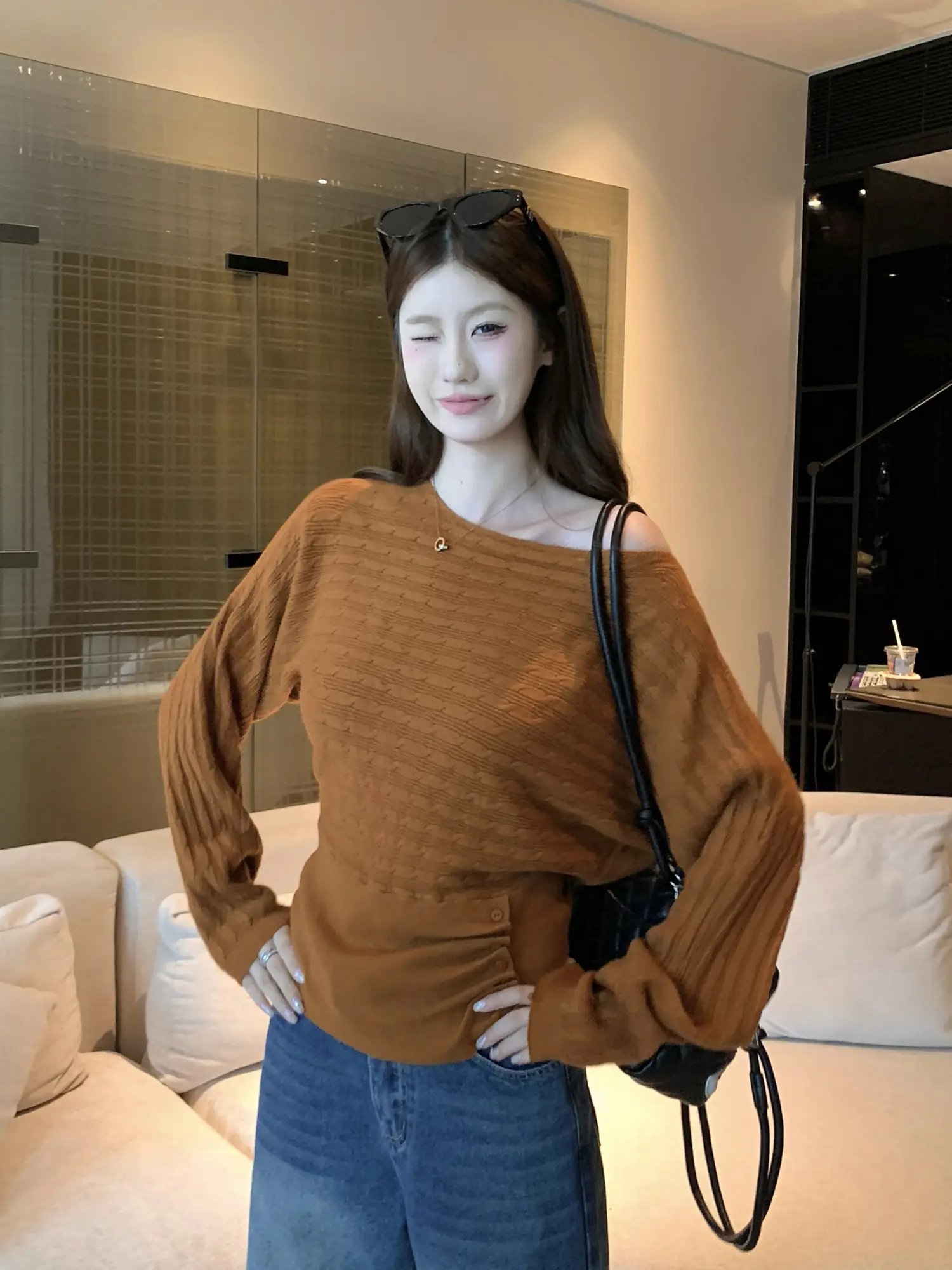 오프숄더 주름 허리 조임 니트 상세 이미지 32