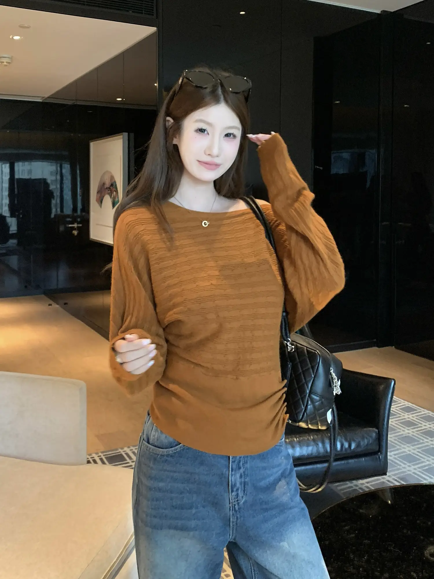 오프숄더 주름 허리 조임 니트 상세 이미지 33