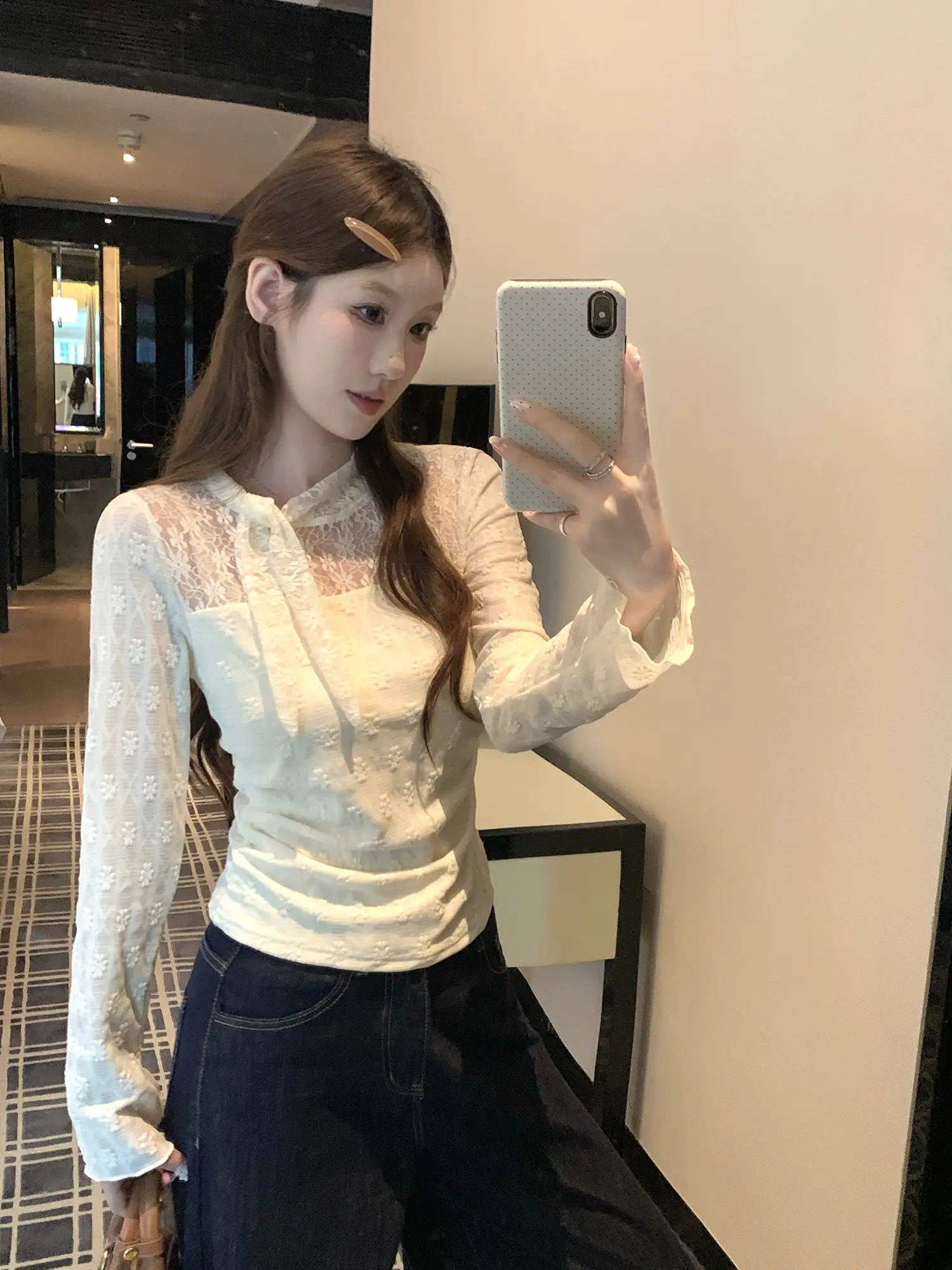 프렌치 레이스 끈 디테일 플레어 소매 니트