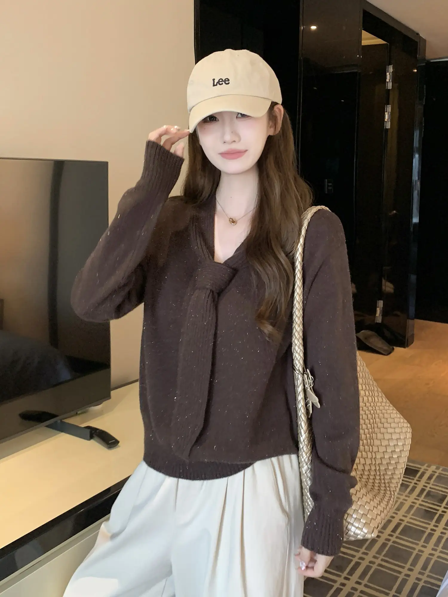부드러운 스타일 끈 디테일 긴소매 니트 상세 이미지 3