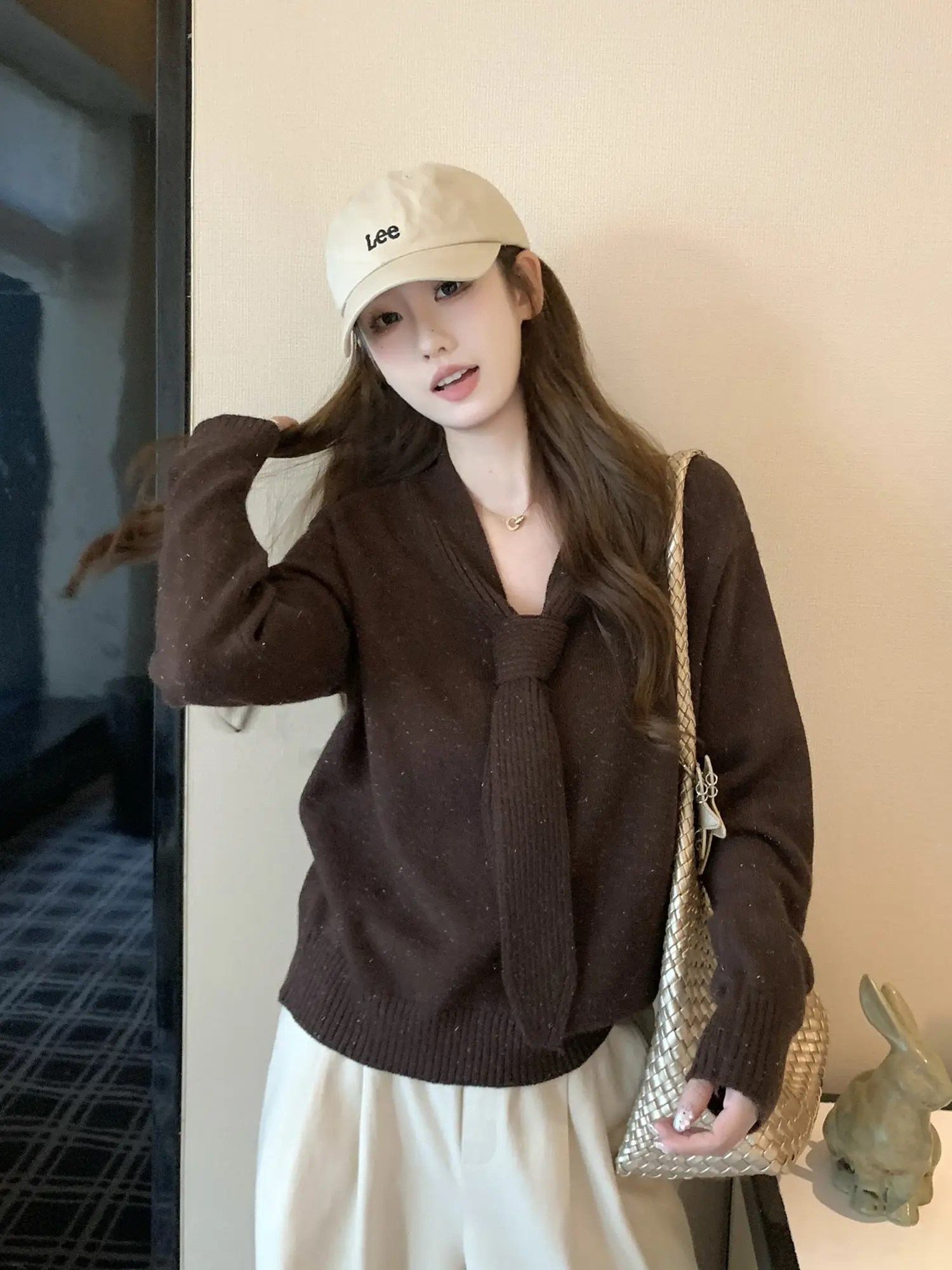 부드러운 스타일 끈 디테일 긴소매 니트 상세 이미지 4