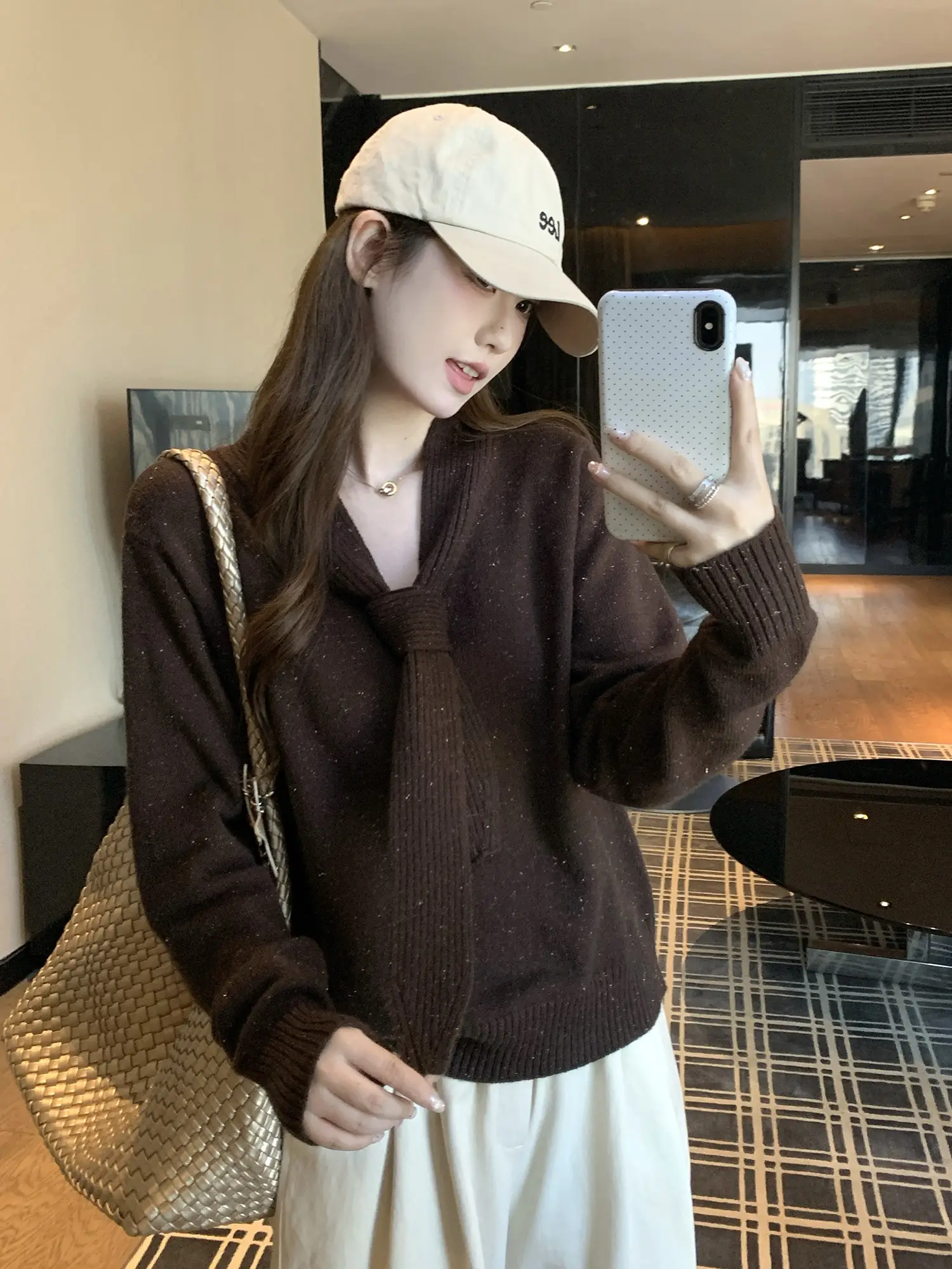 부드러운 스타일 끈 디테일 긴소매 니트 상세 이미지 7