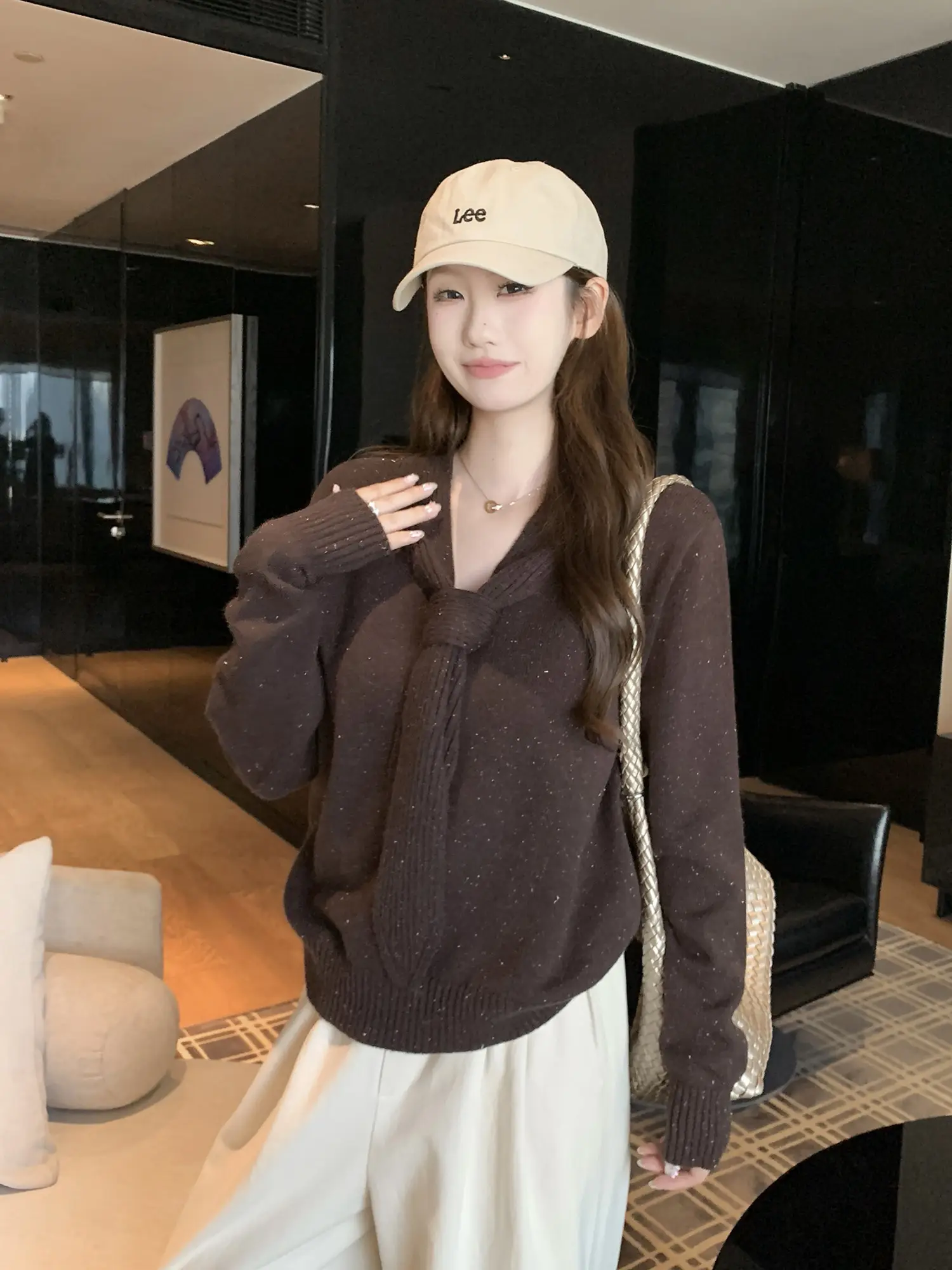 부드러운 스타일 끈 디테일 긴소매 니트 상세 이미지 13