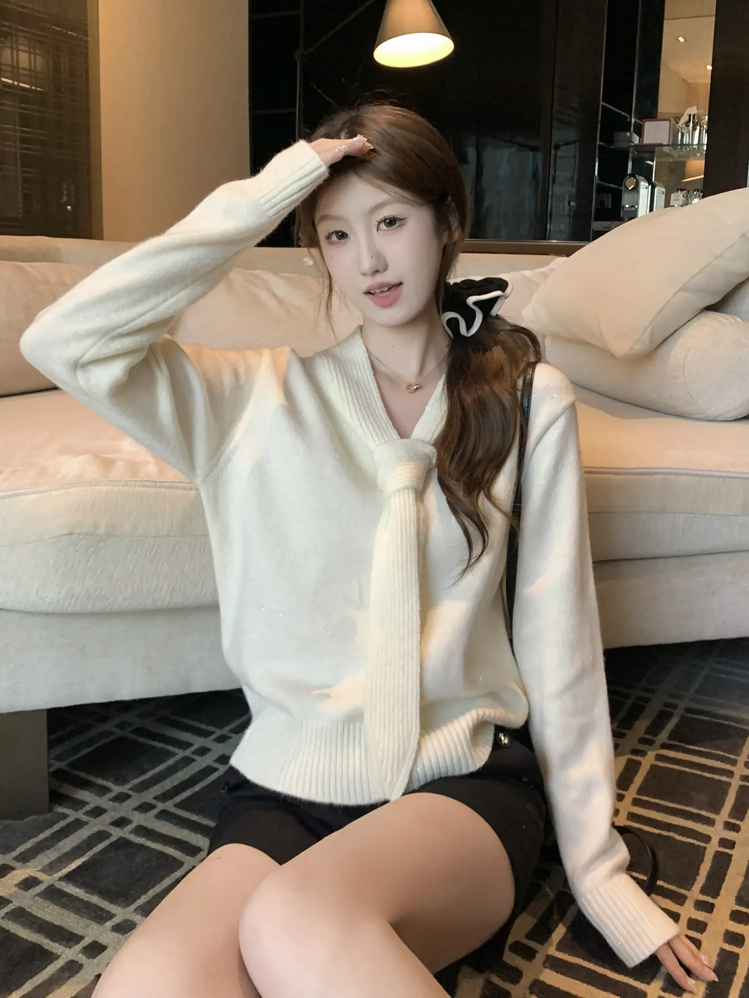 부드러운 스타일 끈 디테일 긴소매 니트 상세 이미지 15