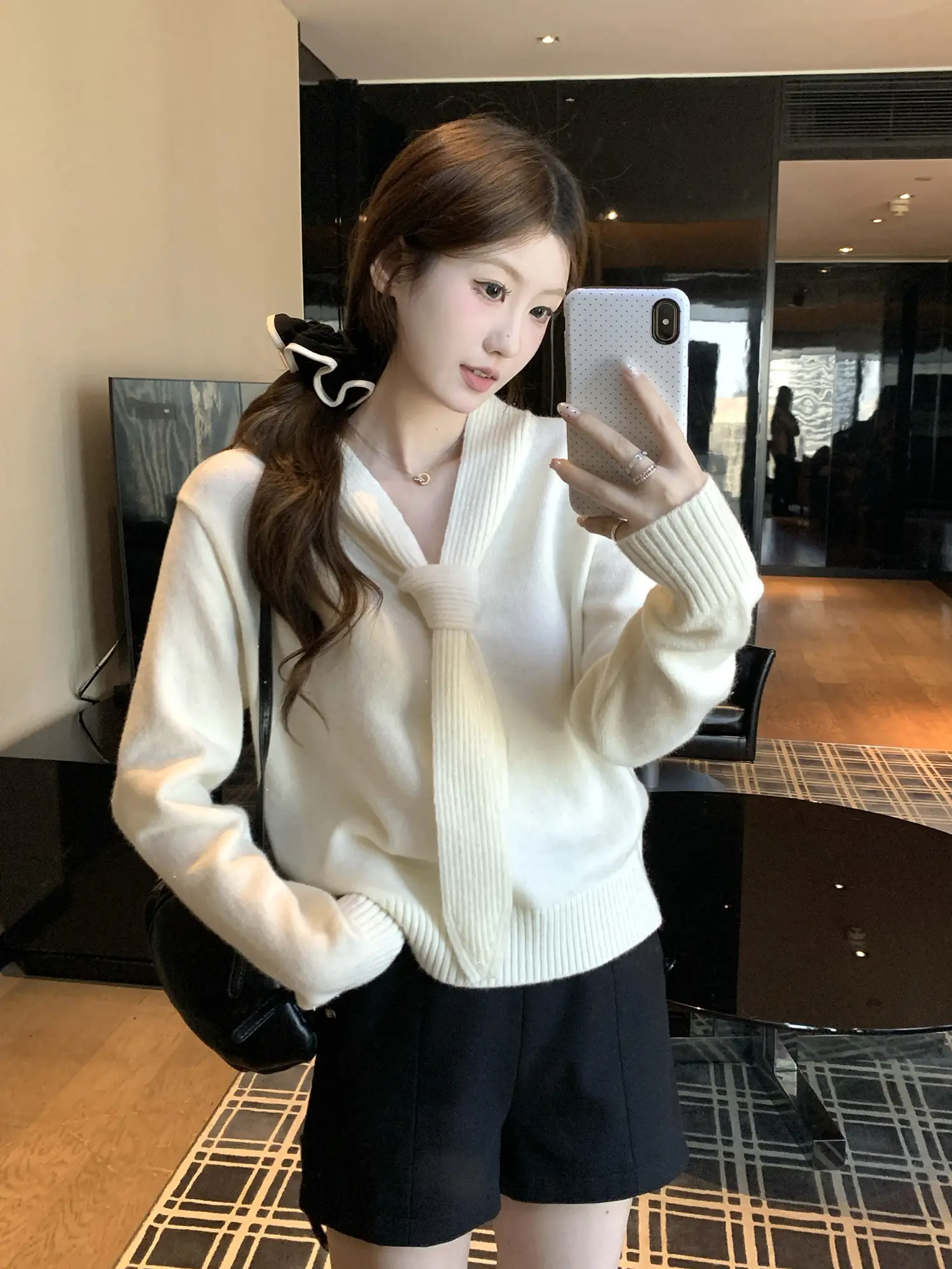 부드러운 스타일 끈 디테일 긴소매 니트 상세 이미지 19