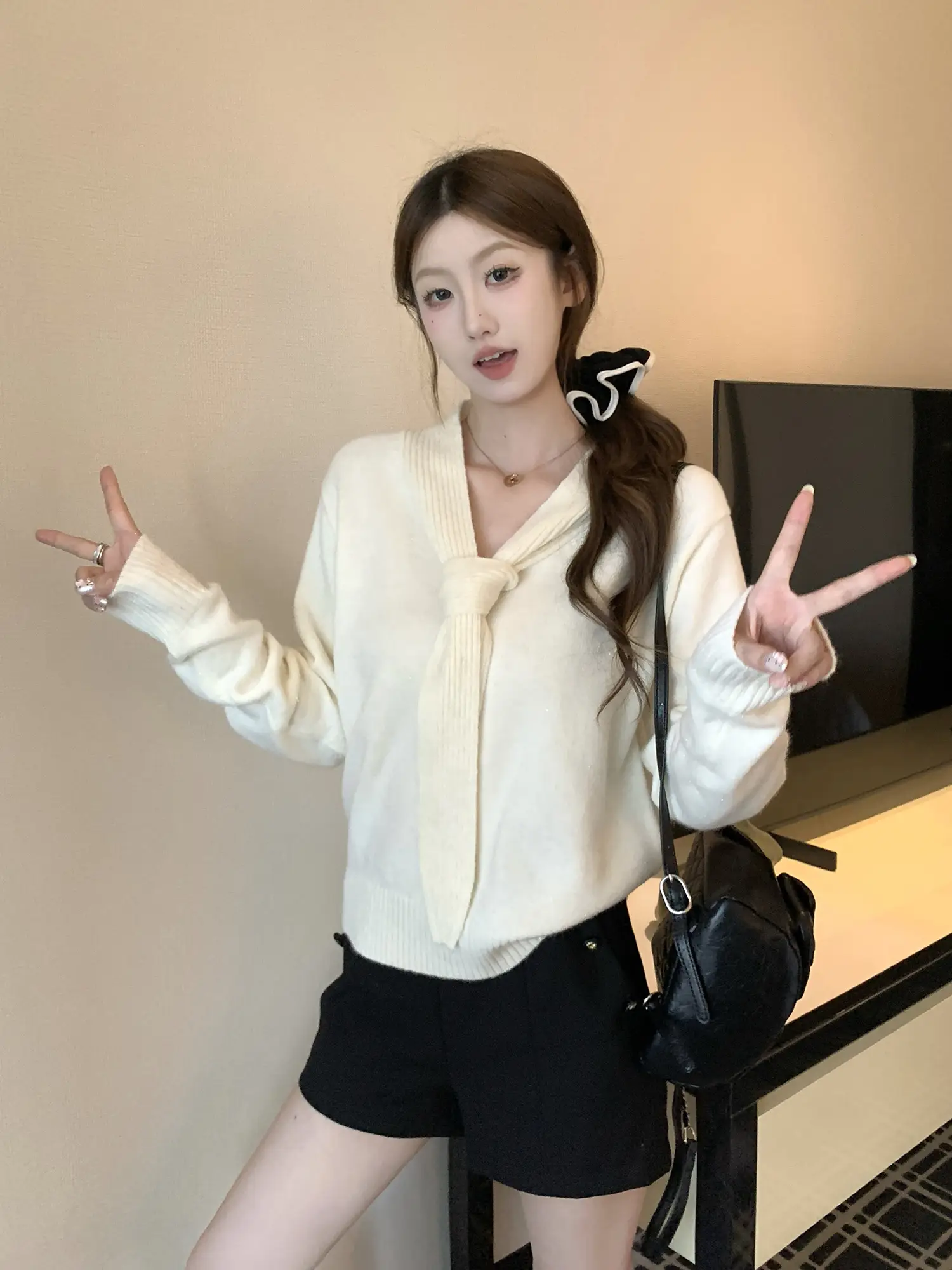 부드러운 스타일 끈 디테일 긴소매 니트 상세 이미지 23