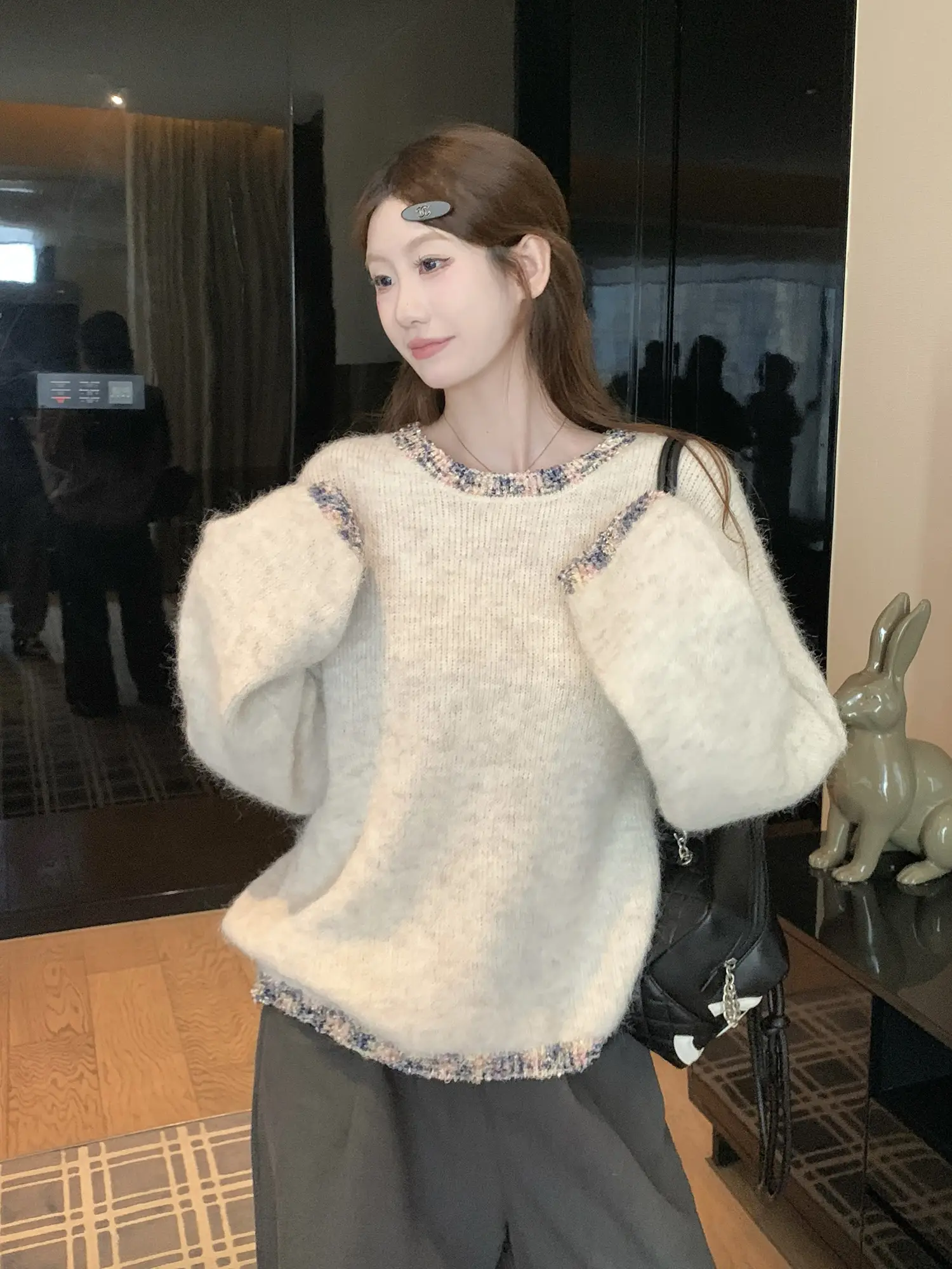 프렌치 스타일 진주 장식 라운드넥 니트 상세 이미지 7