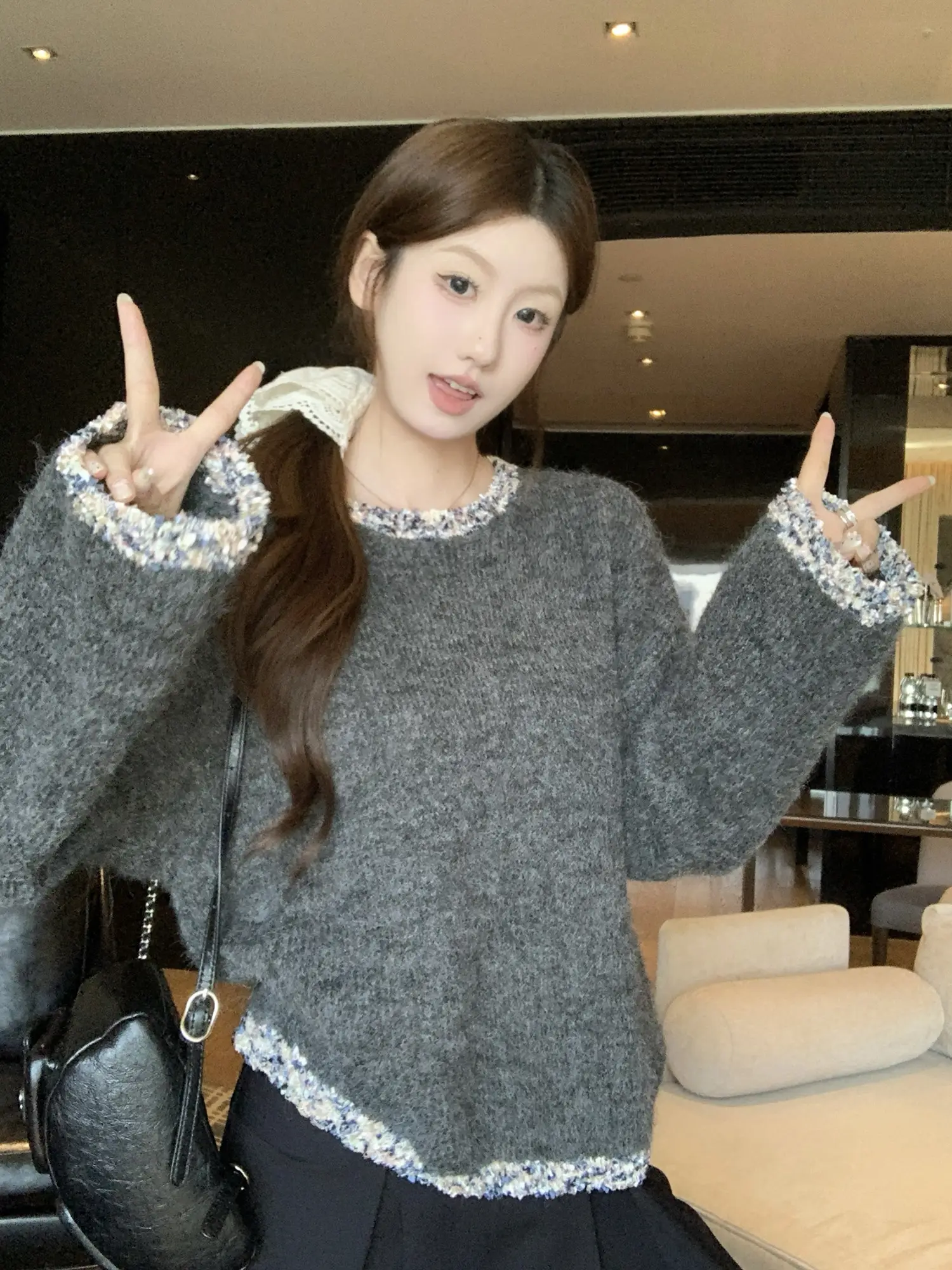 프렌치 스타일 진주 장식 라운드넥 니트 상세 이미지 17