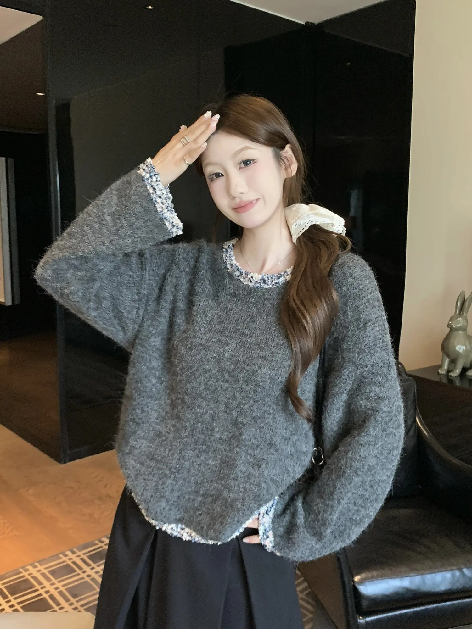 프렌치 스타일 진주 장식 라운드넥 니트 상세 이미지 18