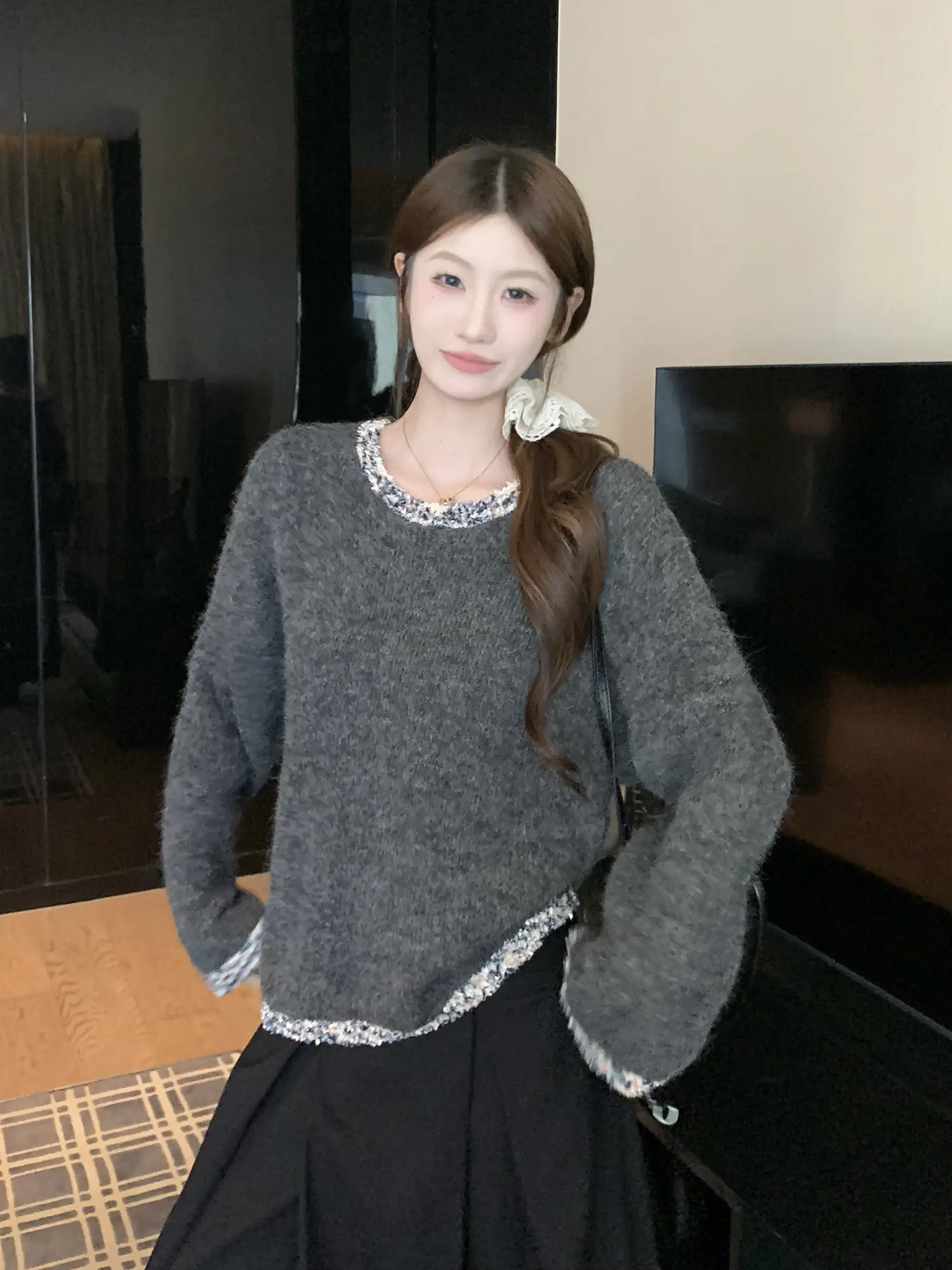 프렌치 스타일 진주 장식 라운드넥 니트 상세 이미지 20