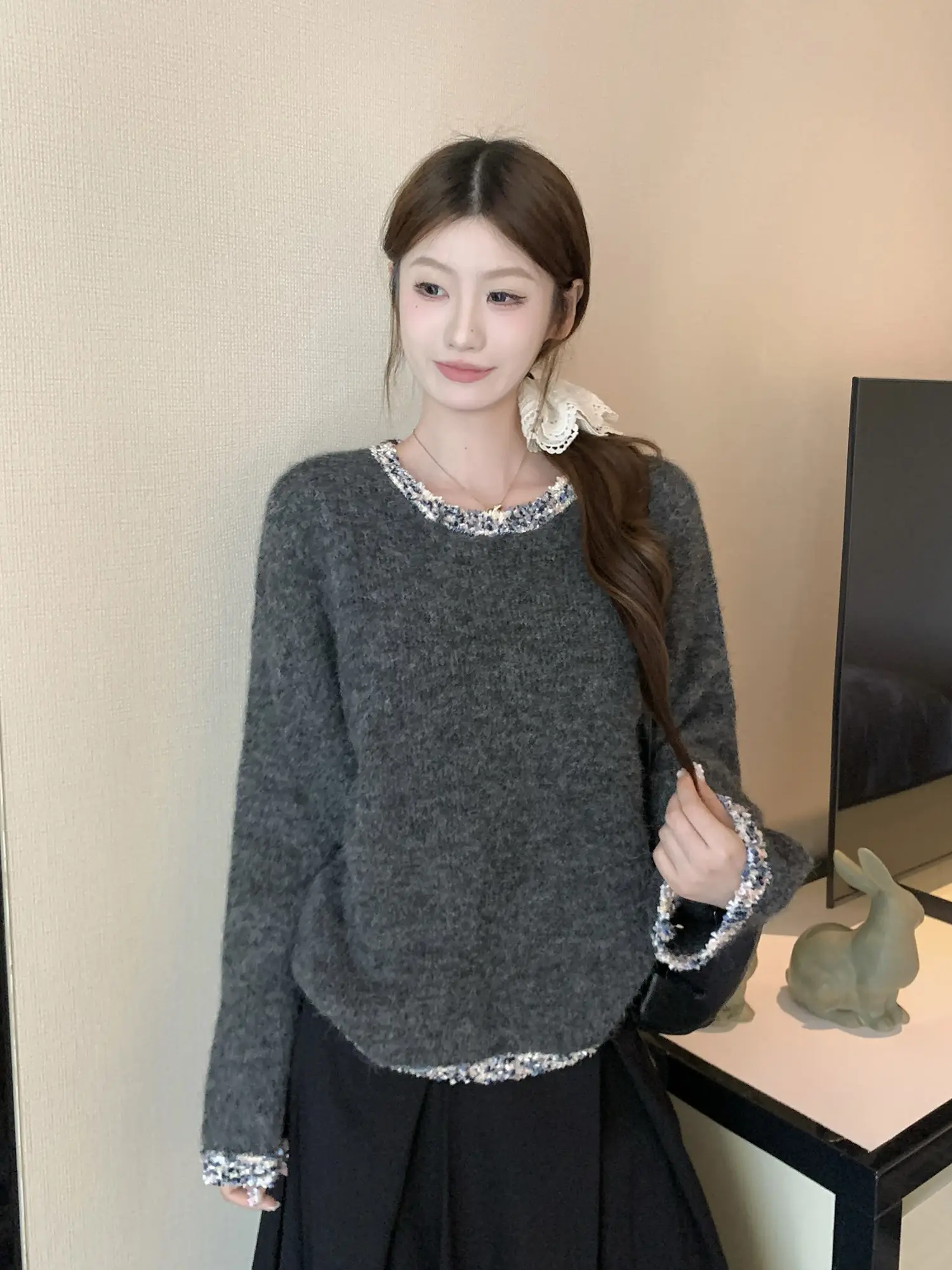 프렌치 스타일 진주 장식 라운드넥 니트 상세 이미지 21