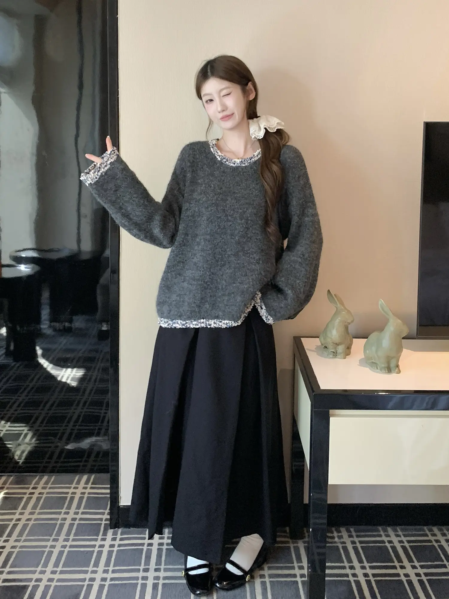 프렌치 스타일 진주 장식 라운드넥 니트 상세 이미지 23