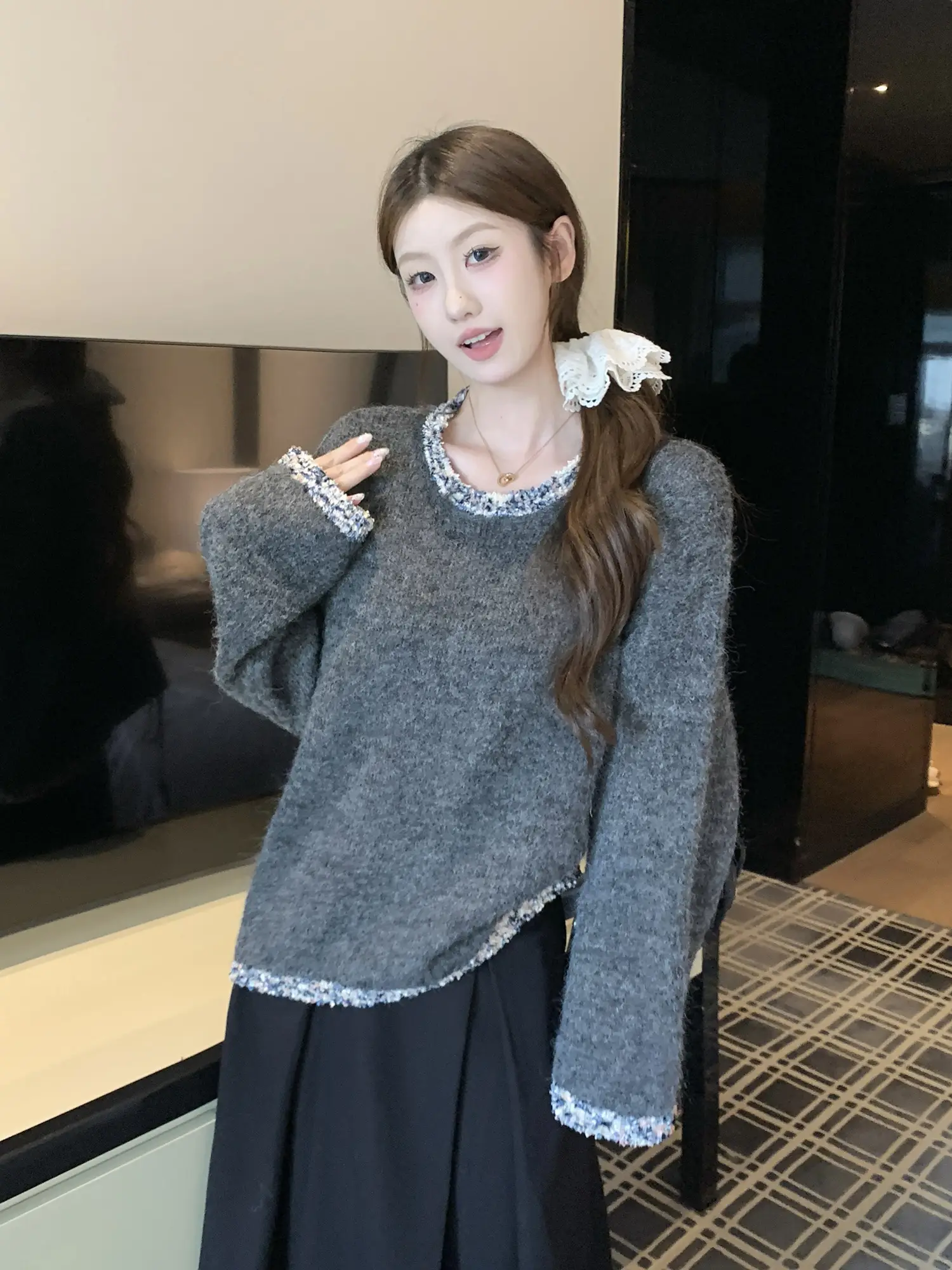 프렌치 스타일 진주 장식 라운드넥 니트 상세 이미지 24