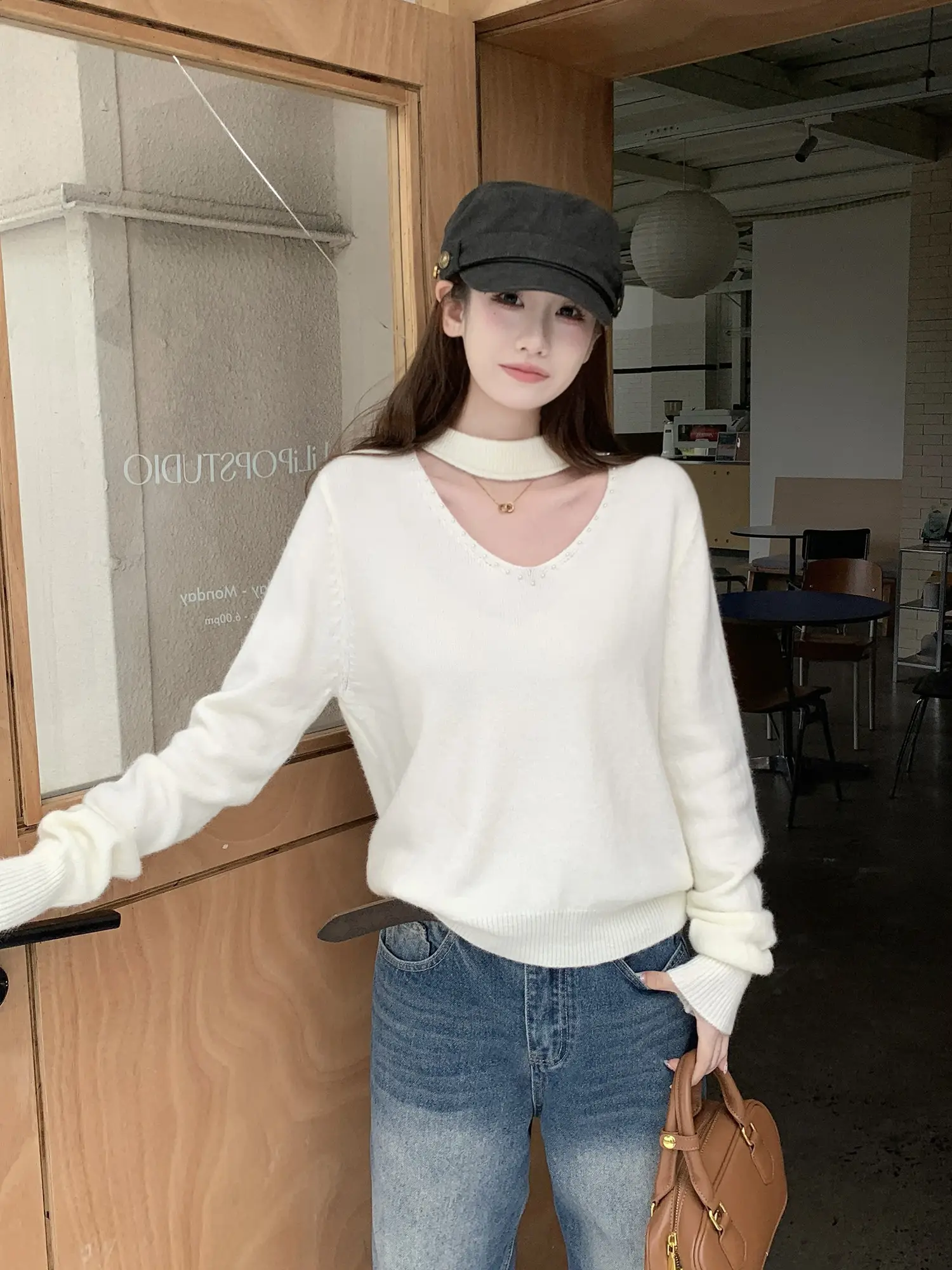 홀터넥 V넥 니트 상세 이미지 3