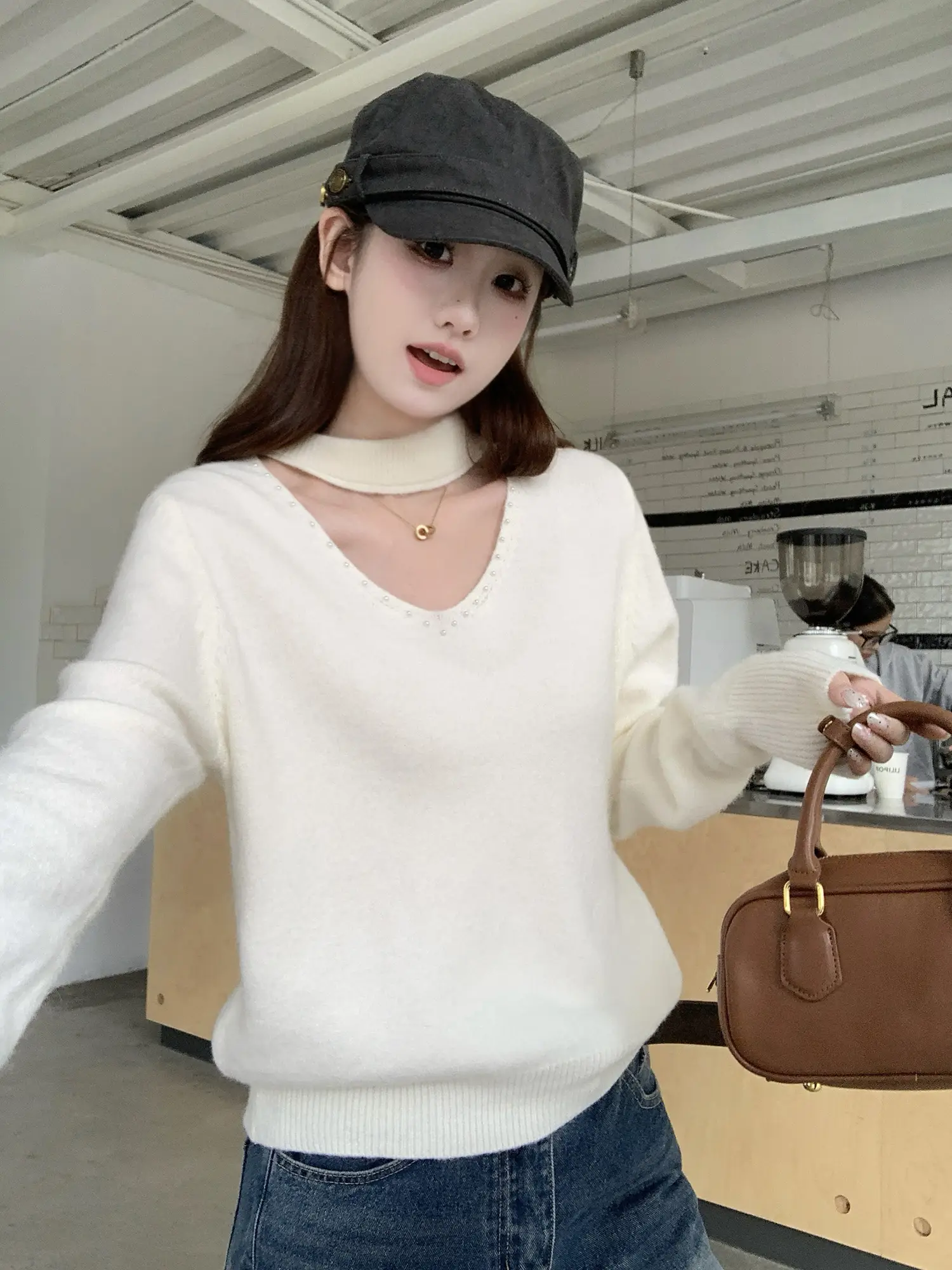 홀터넥 V넥 니트 상세 이미지 9