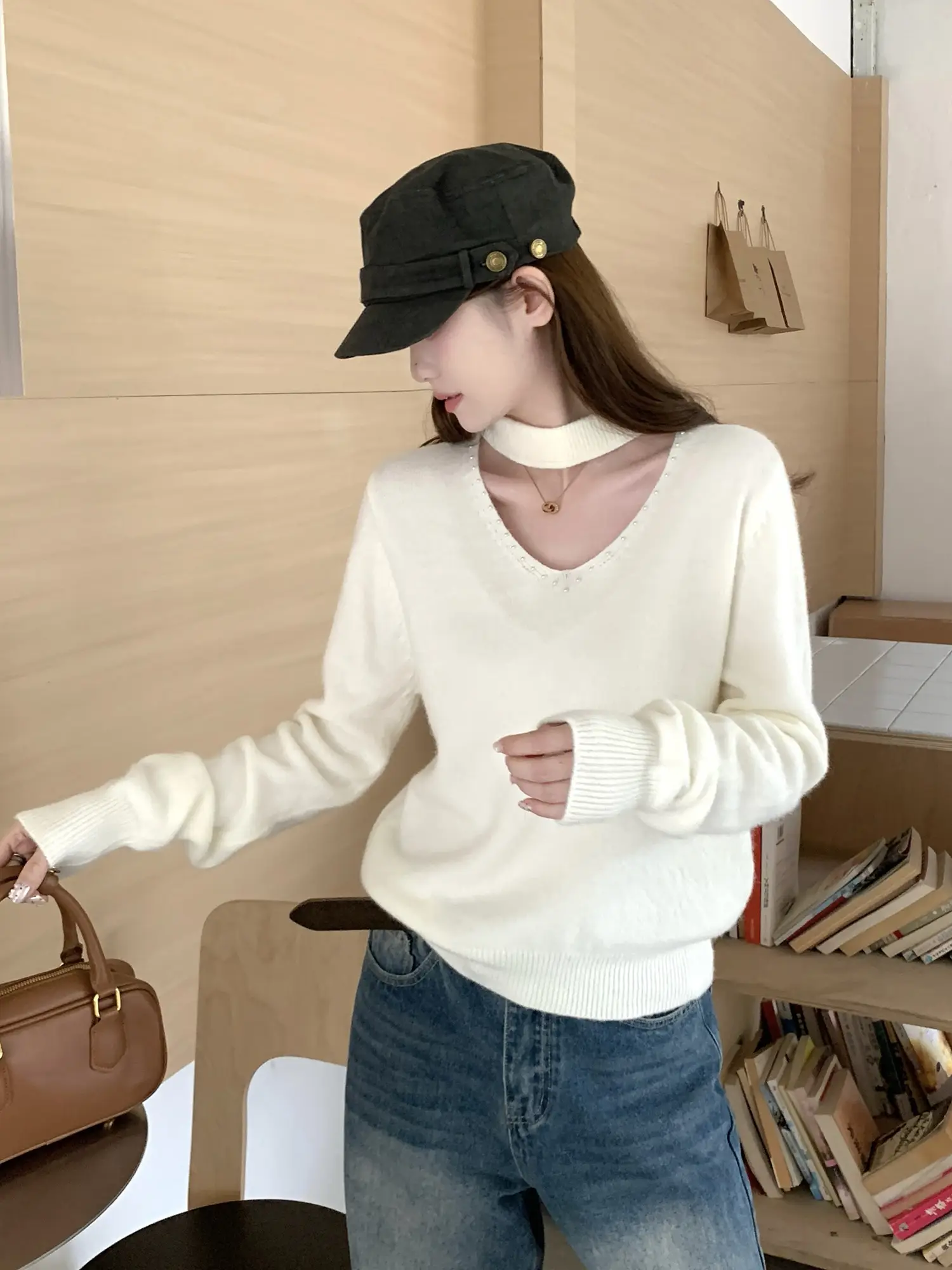 홀터넥 V넥 니트 상세 이미지 10