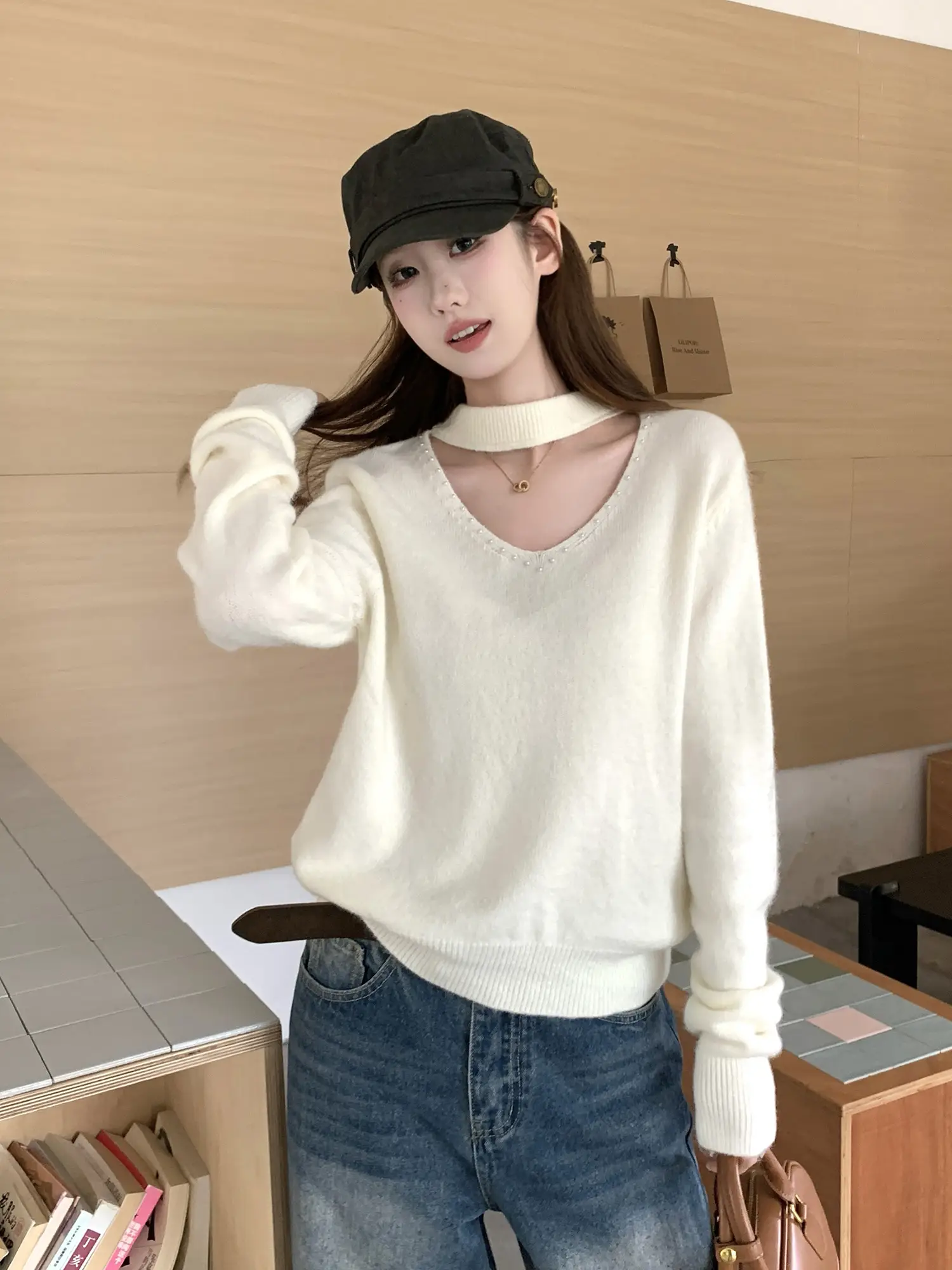 홀터넥 V넥 니트 상세 이미지 11