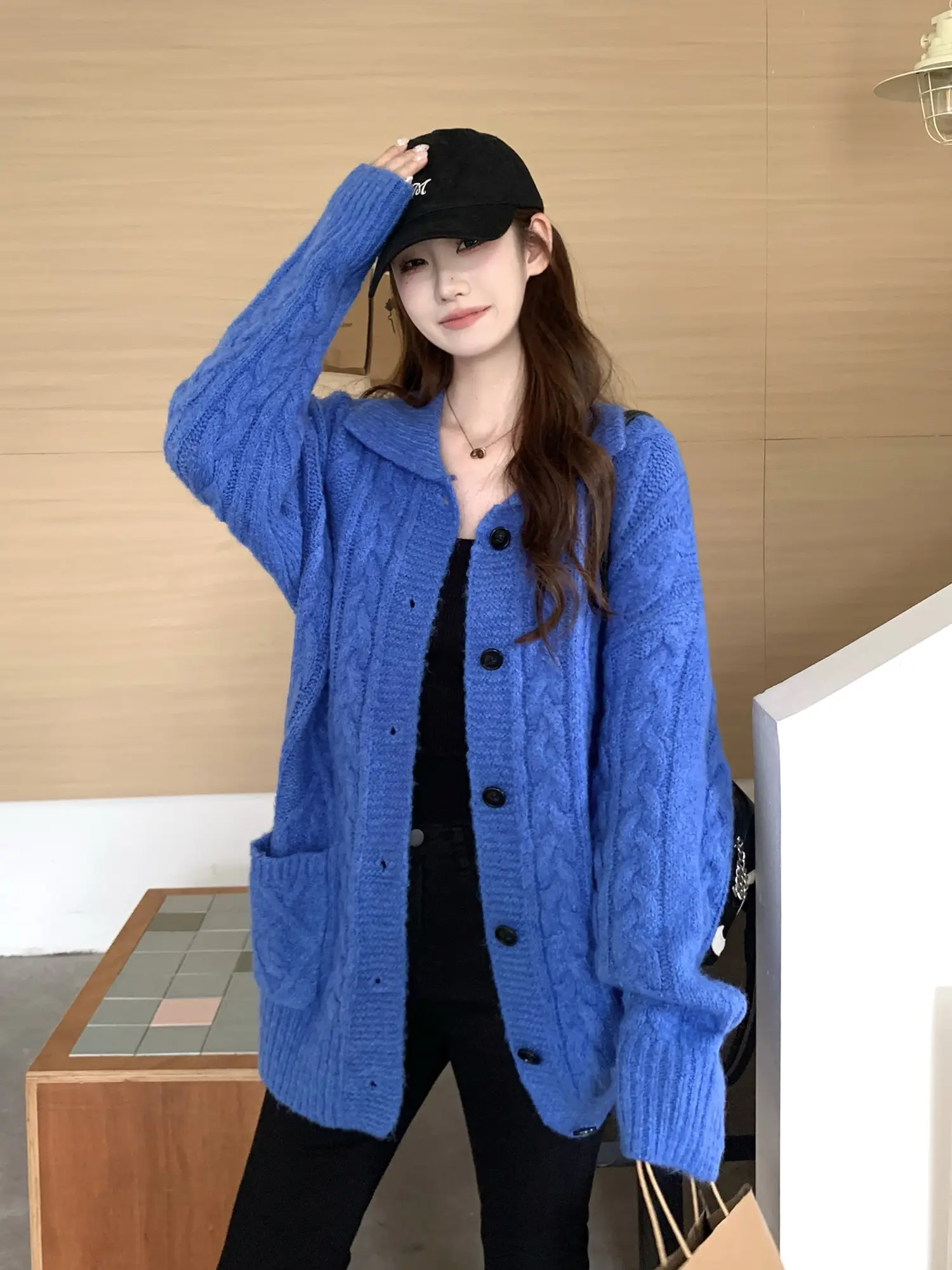 폴드 칼라 블루 니트 아우터 상세 이미지 11
