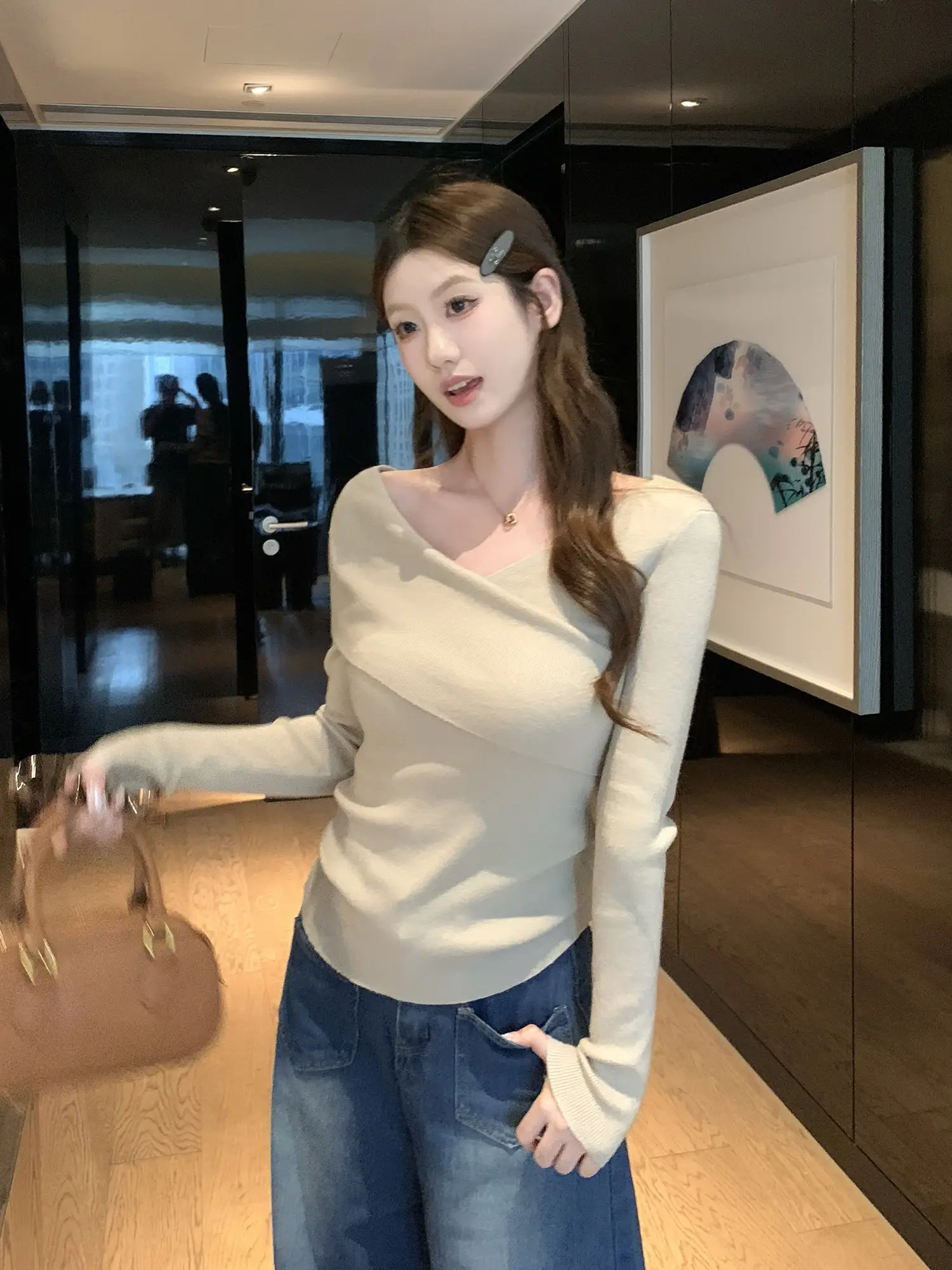 프렌치 크로스 V넥 니트 상세 이미지 1