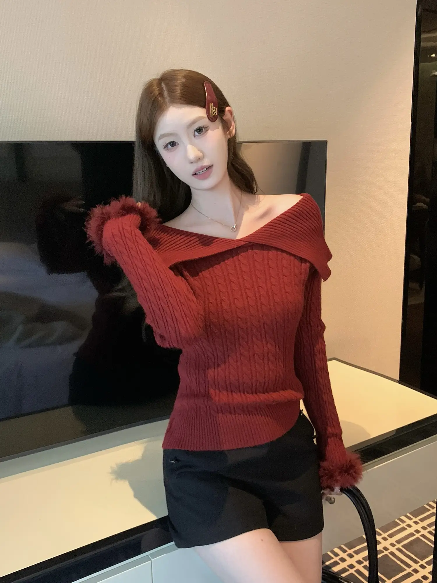 퍼프소매 오프숄더 폴드 칼라 니트 상세 이미지 3