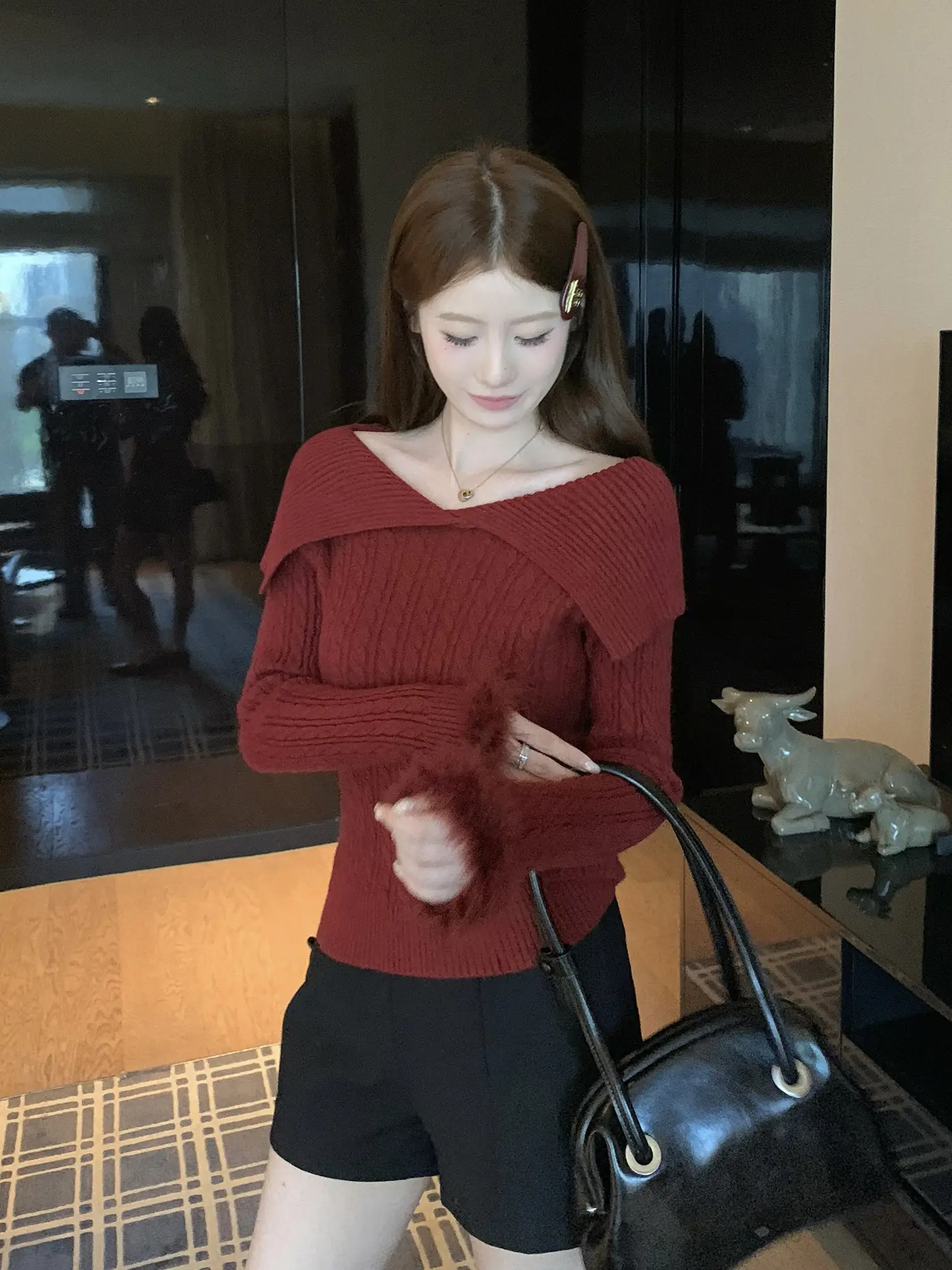 퍼프소매 오프숄더 폴드 칼라 니트 상세 이미지 8