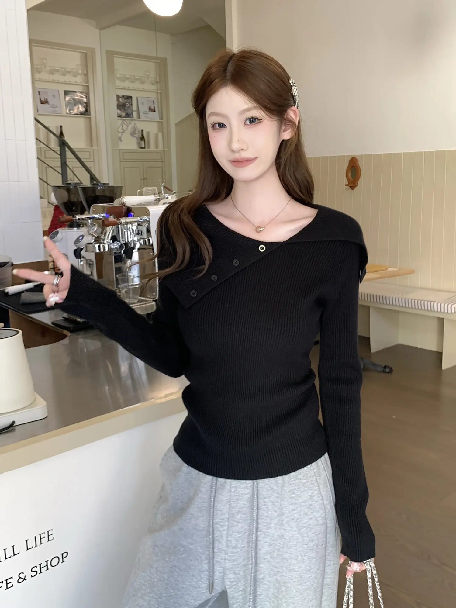 폴드 칼라 오프숄더 니트 상세 이미지 3
