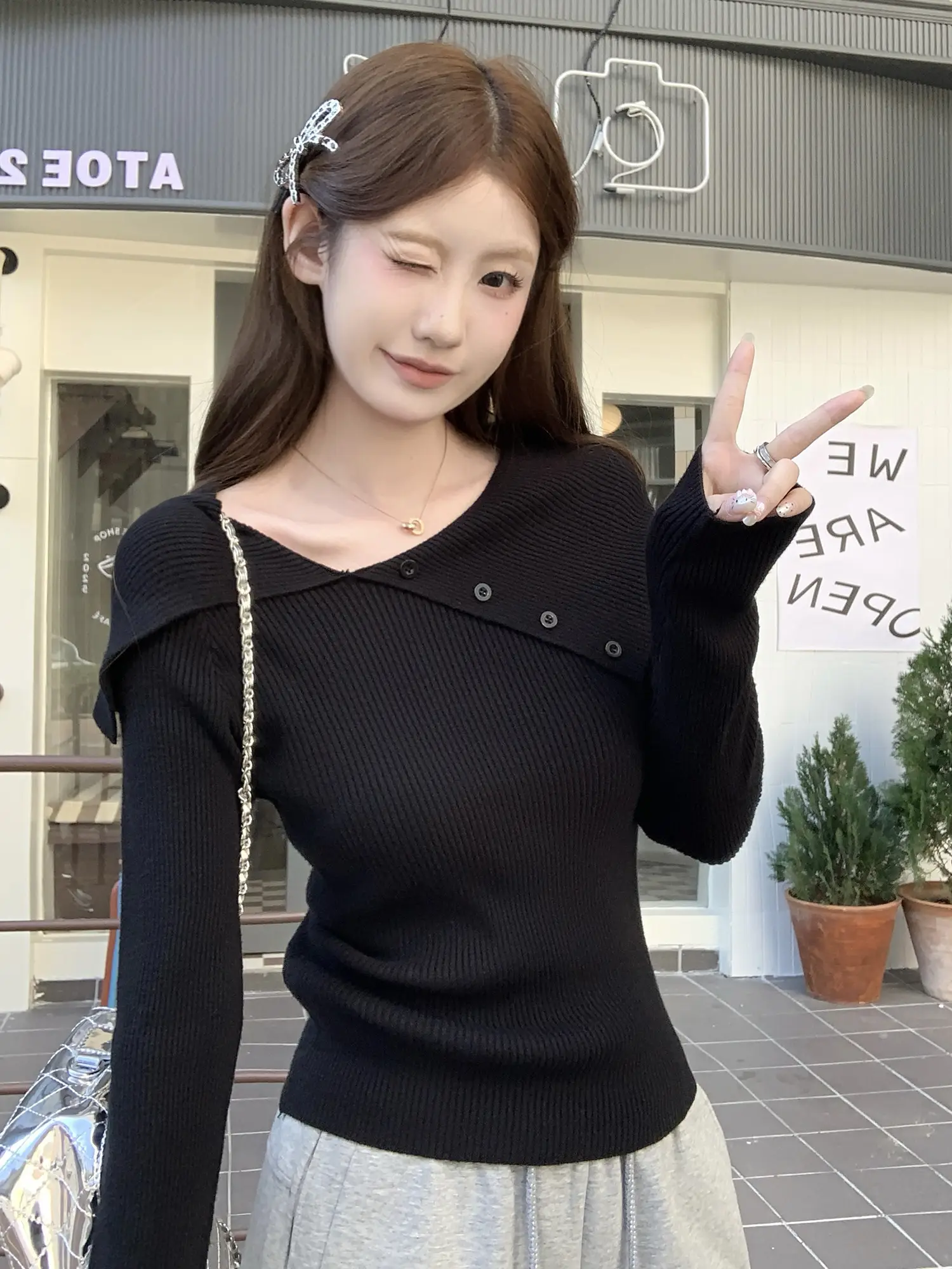 폴드 칼라 오프숄더 니트 상세 이미지 5