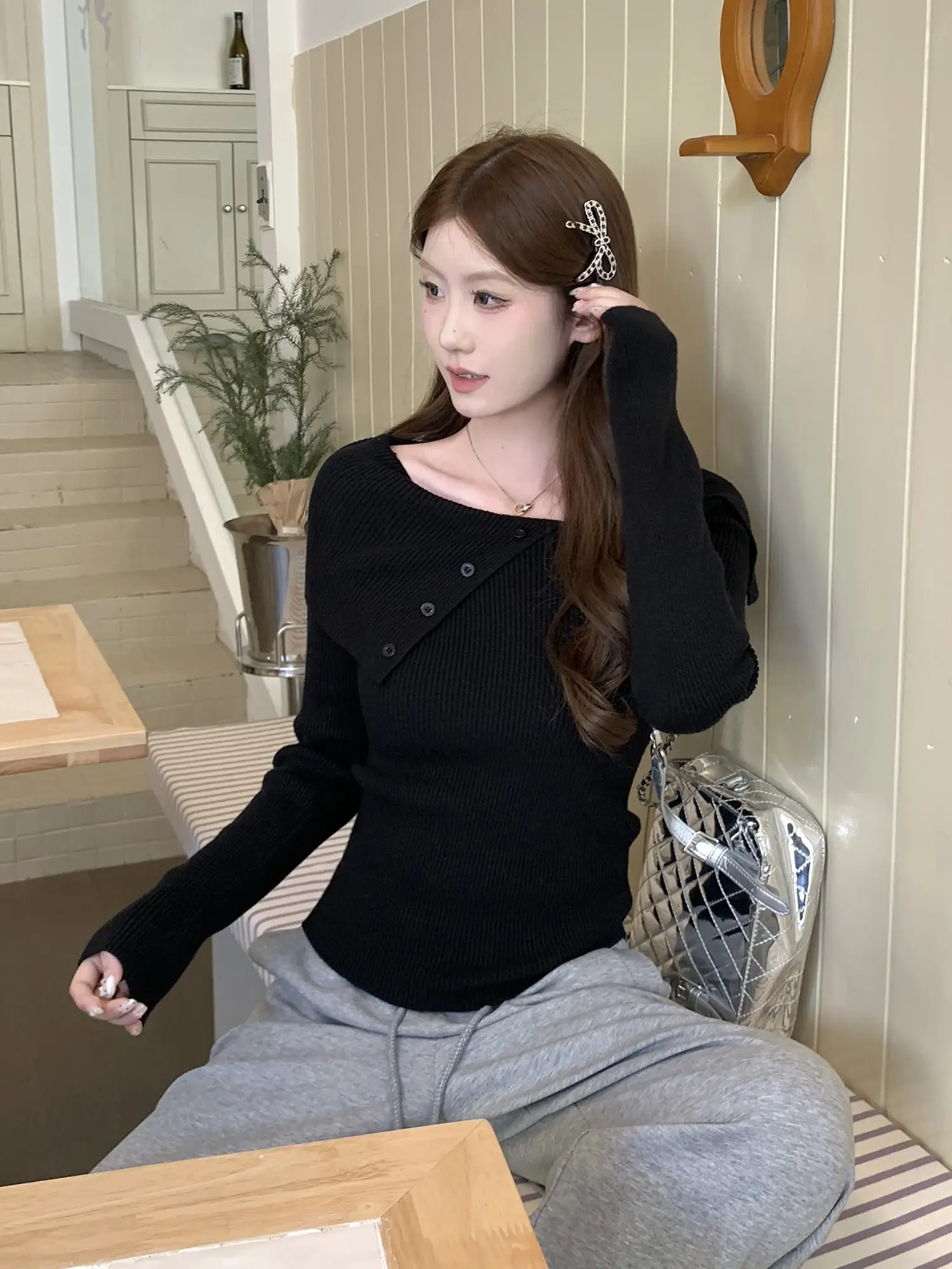폴드 칼라 오프숄더 니트 상세 이미지 9