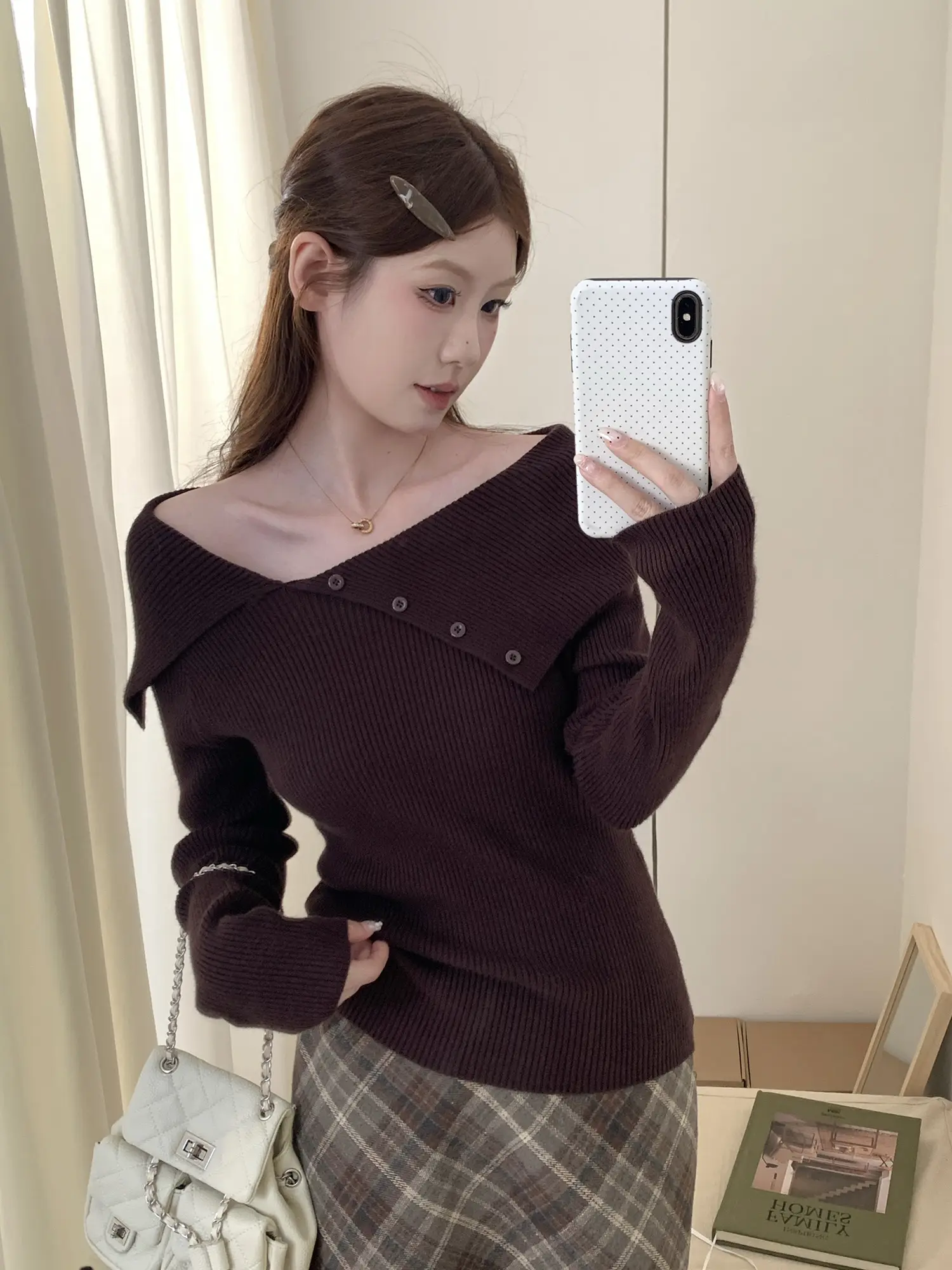 폴드 칼라 오프숄더 니트 상세 이미지 14