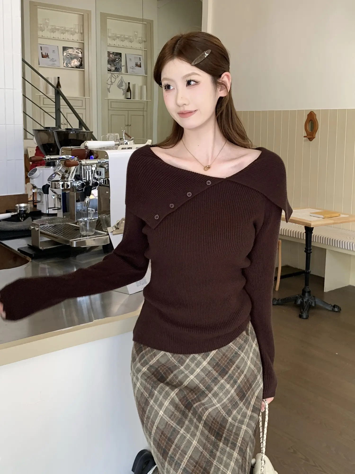 폴드 칼라 오프숄더 니트 상세 이미지 21