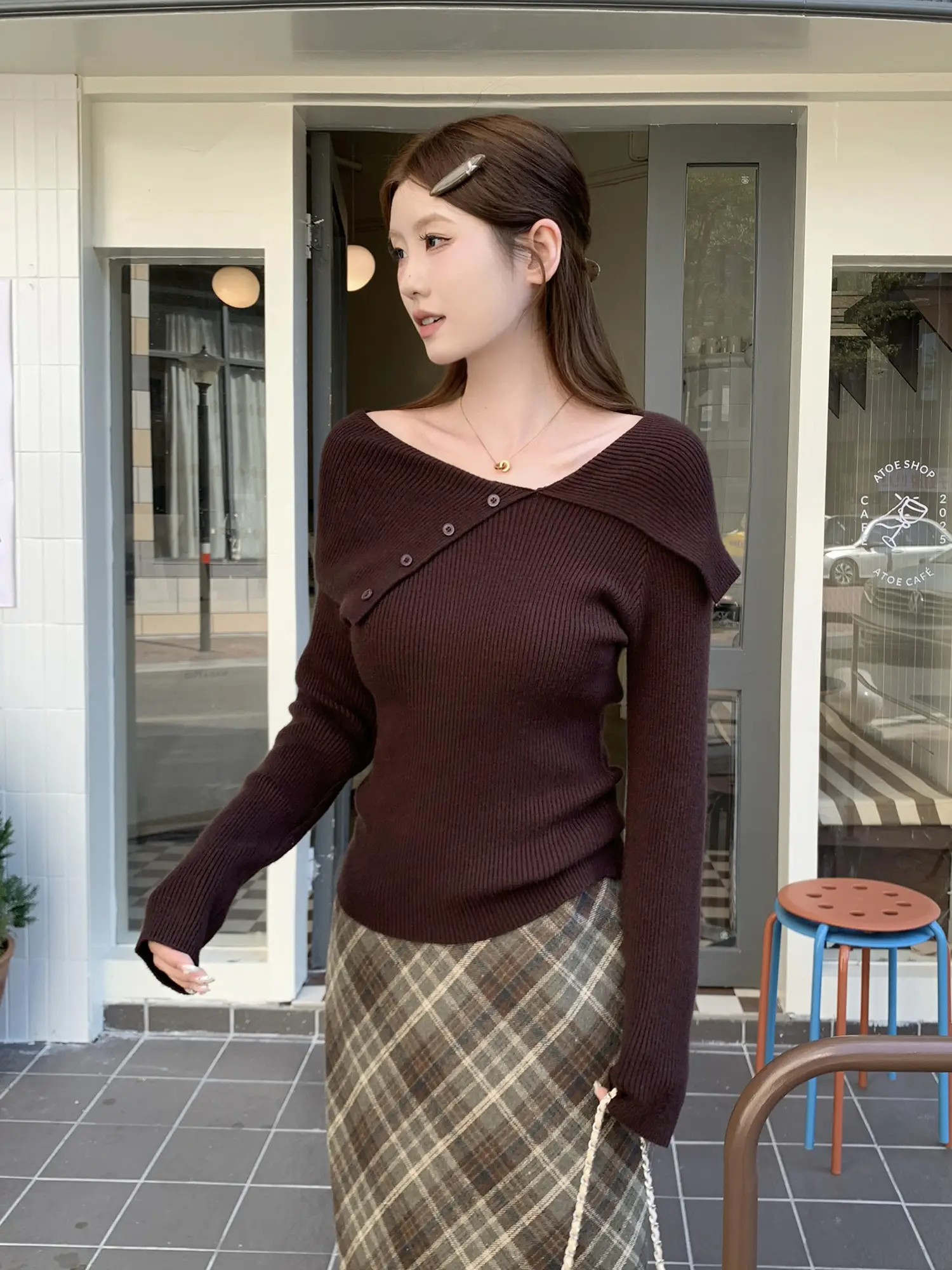 폴드 칼라 오프숄더 니트 상세 이미지 22