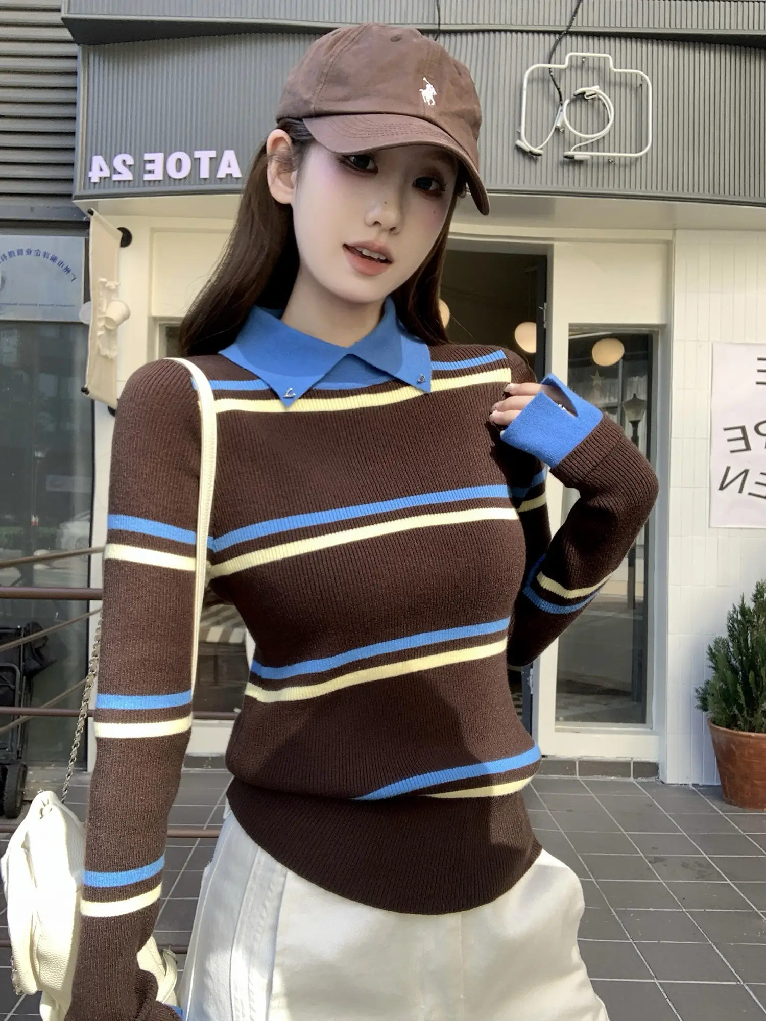 폴드 칼라 스트라이프 니트