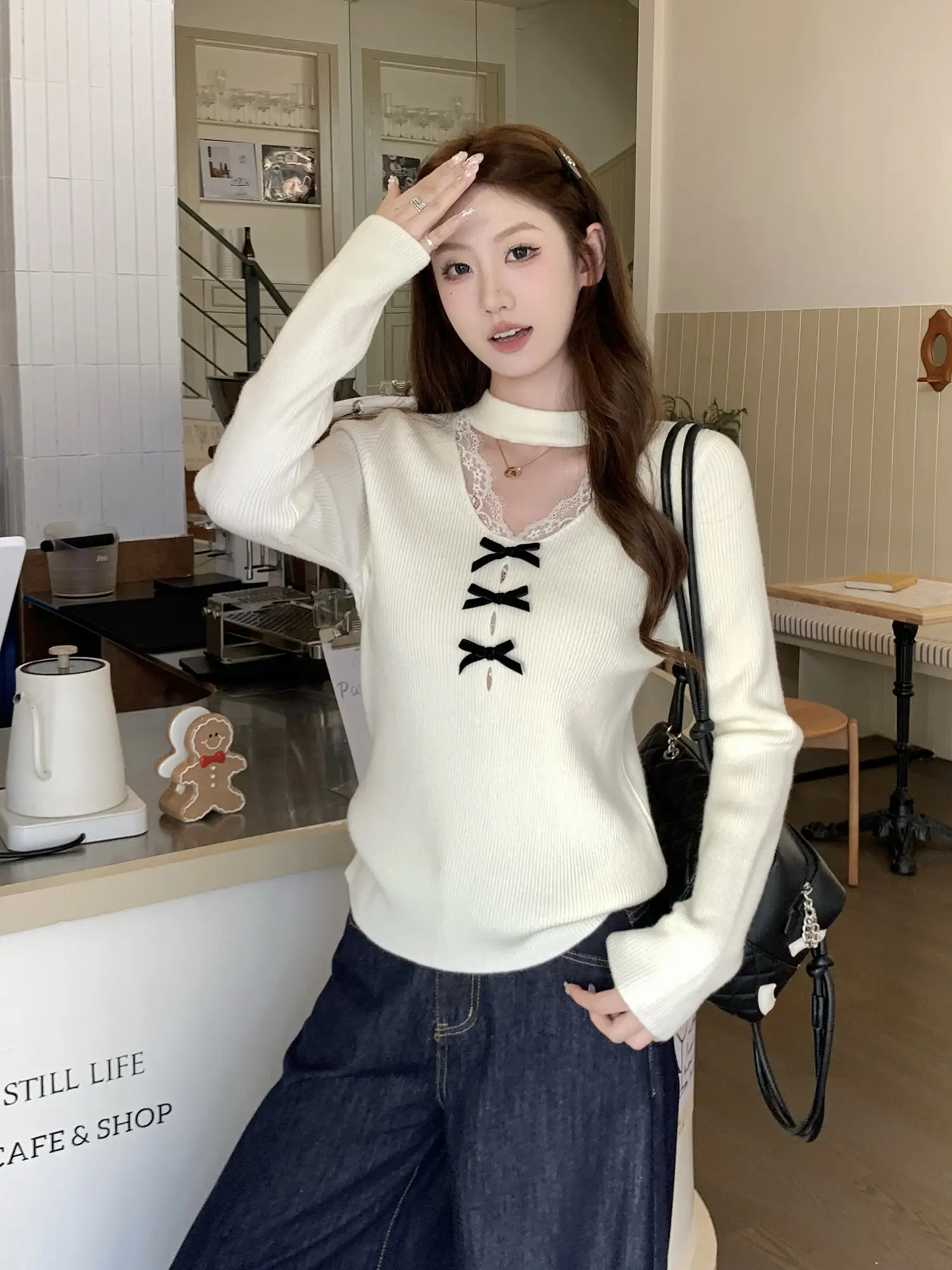 V넥 홀터 레이스 니트 탑 상세 이미지 18