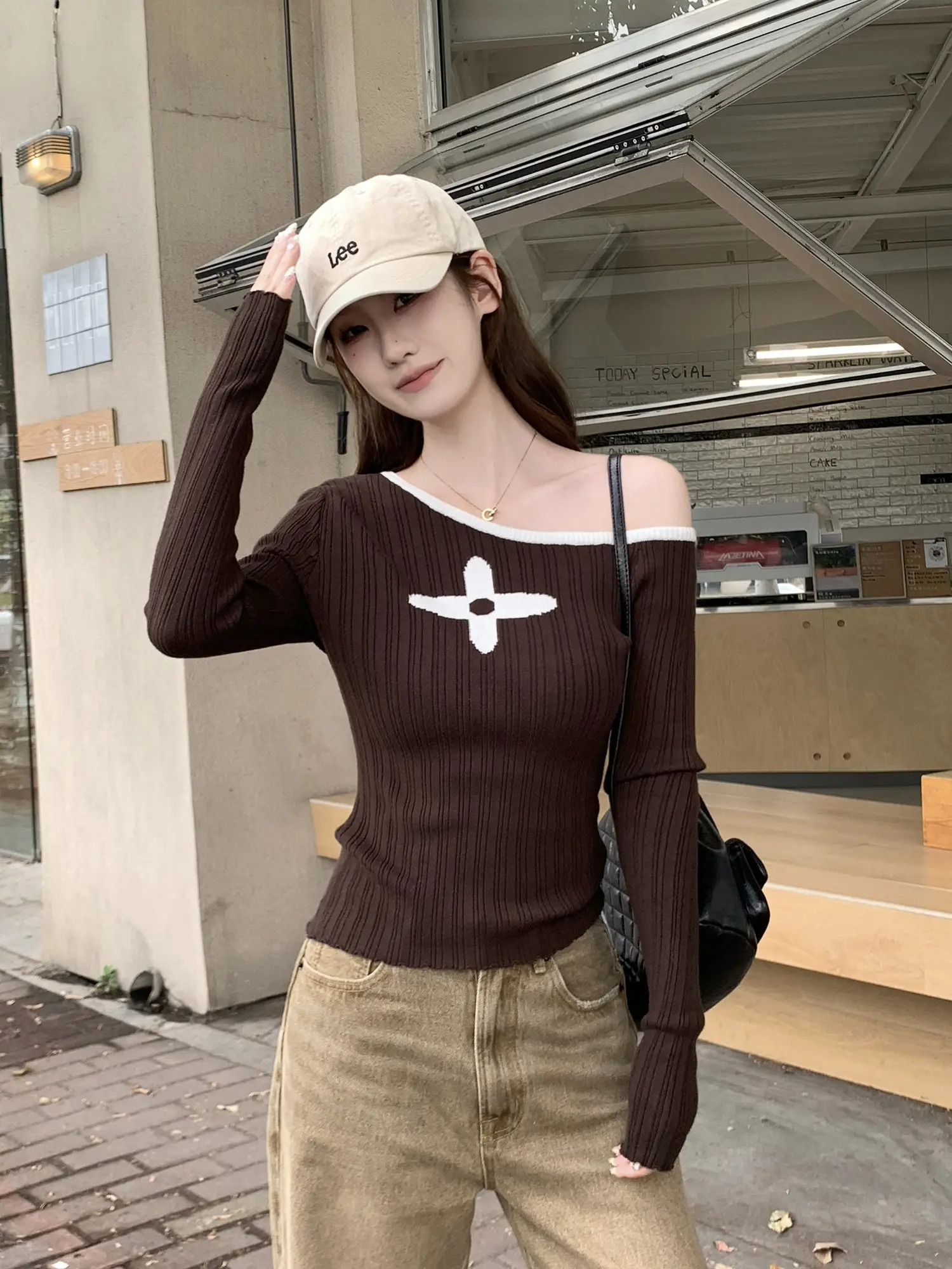 오프숄더 니트 티셔츠 상세 이미지 3