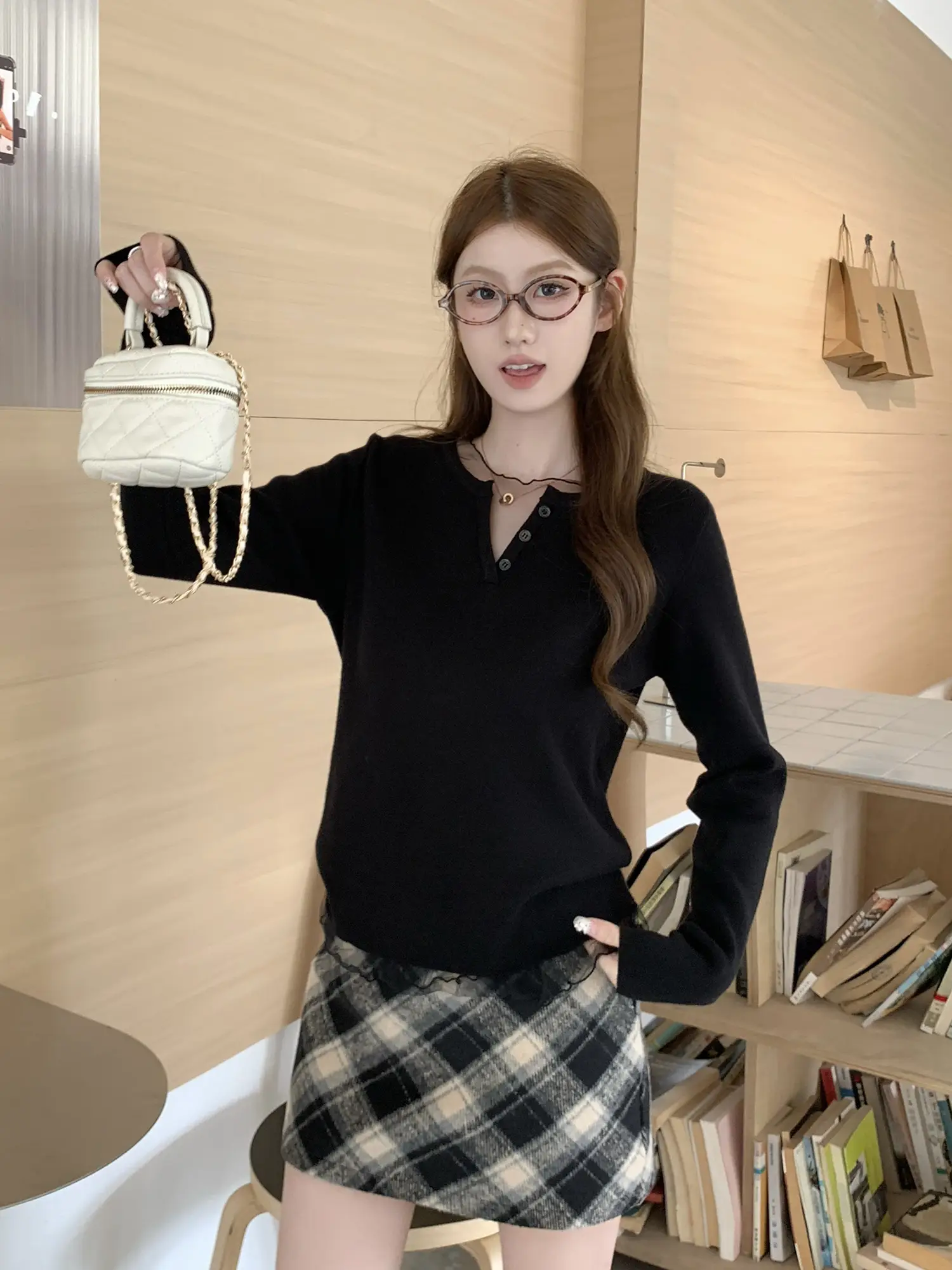 레이스 배색 V넥 긴소매 니트 상세 이미지 5