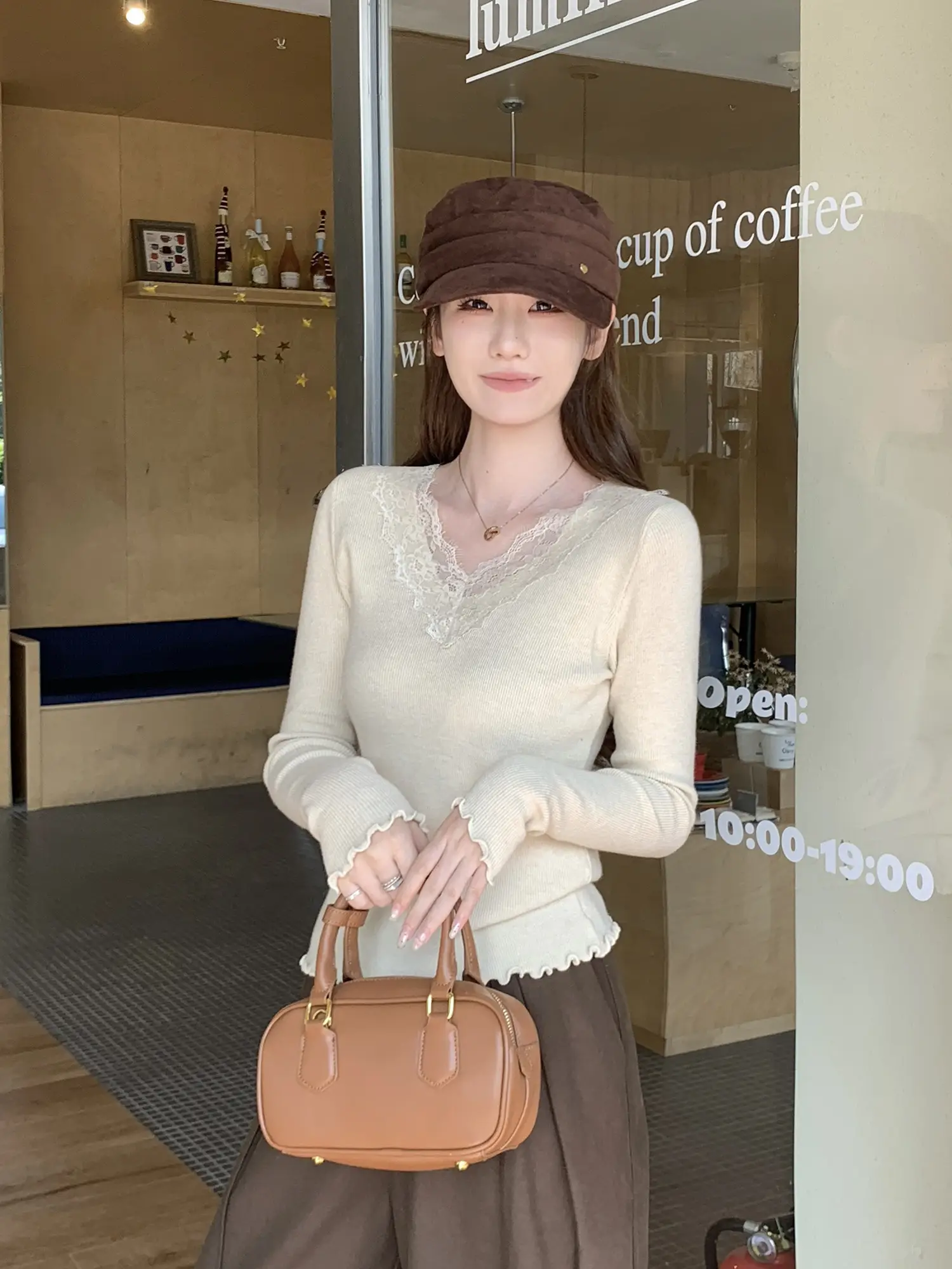 프렌치 레이스 V넥 니트