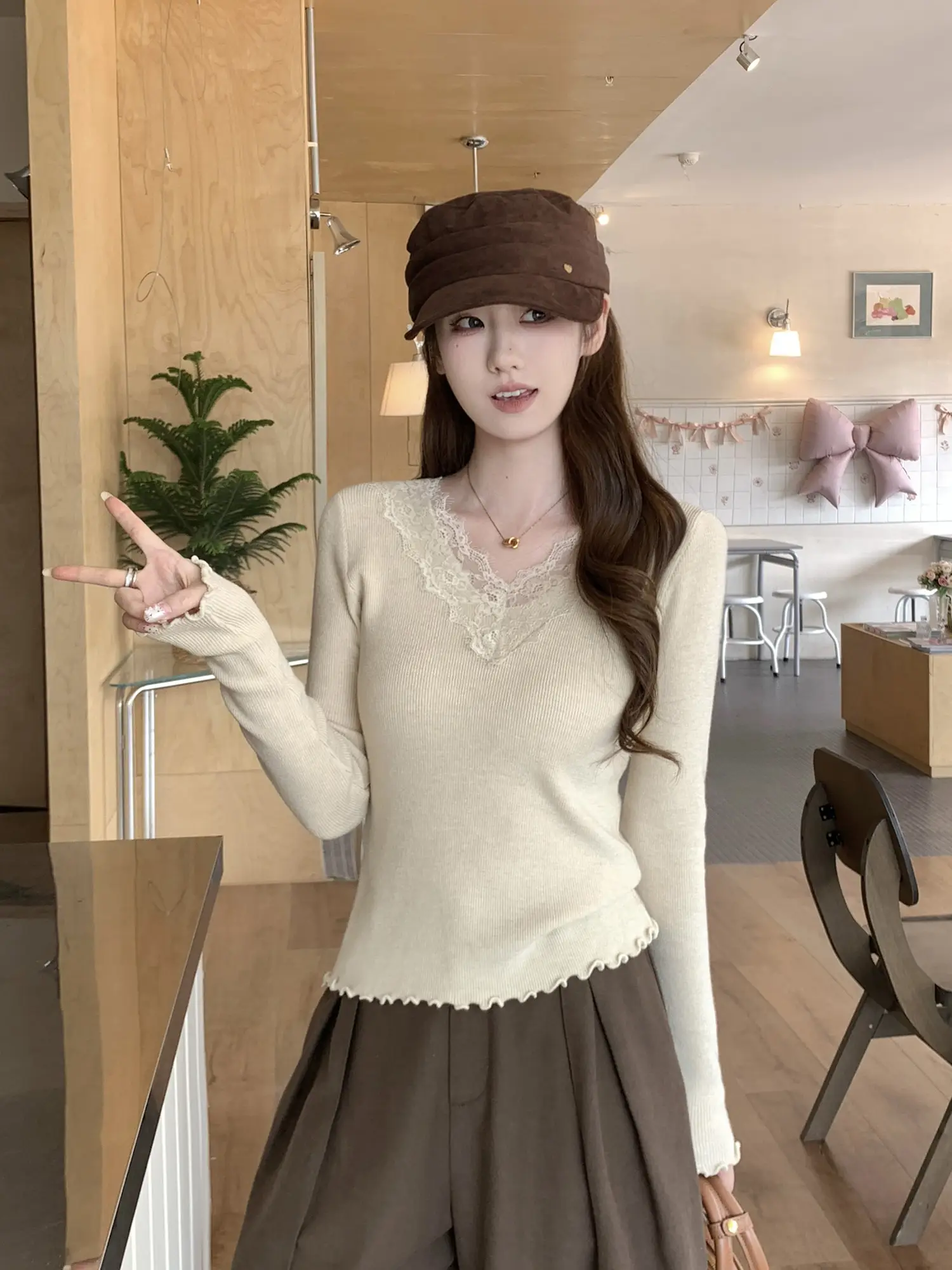 프렌치 레이스 V넥 니트 상세 이미지 9