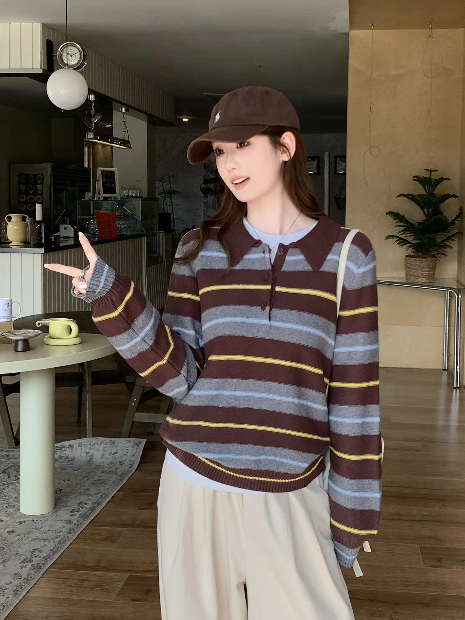 폴드 칼라 배색 스트라이프 니트