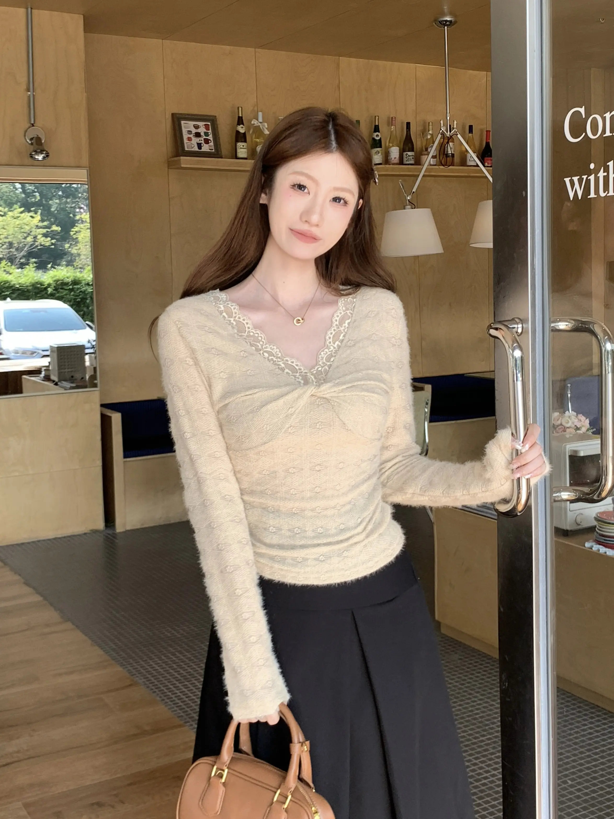 프렌치 스타일 레이스 V넥 티셔츠 상세 이미지 4