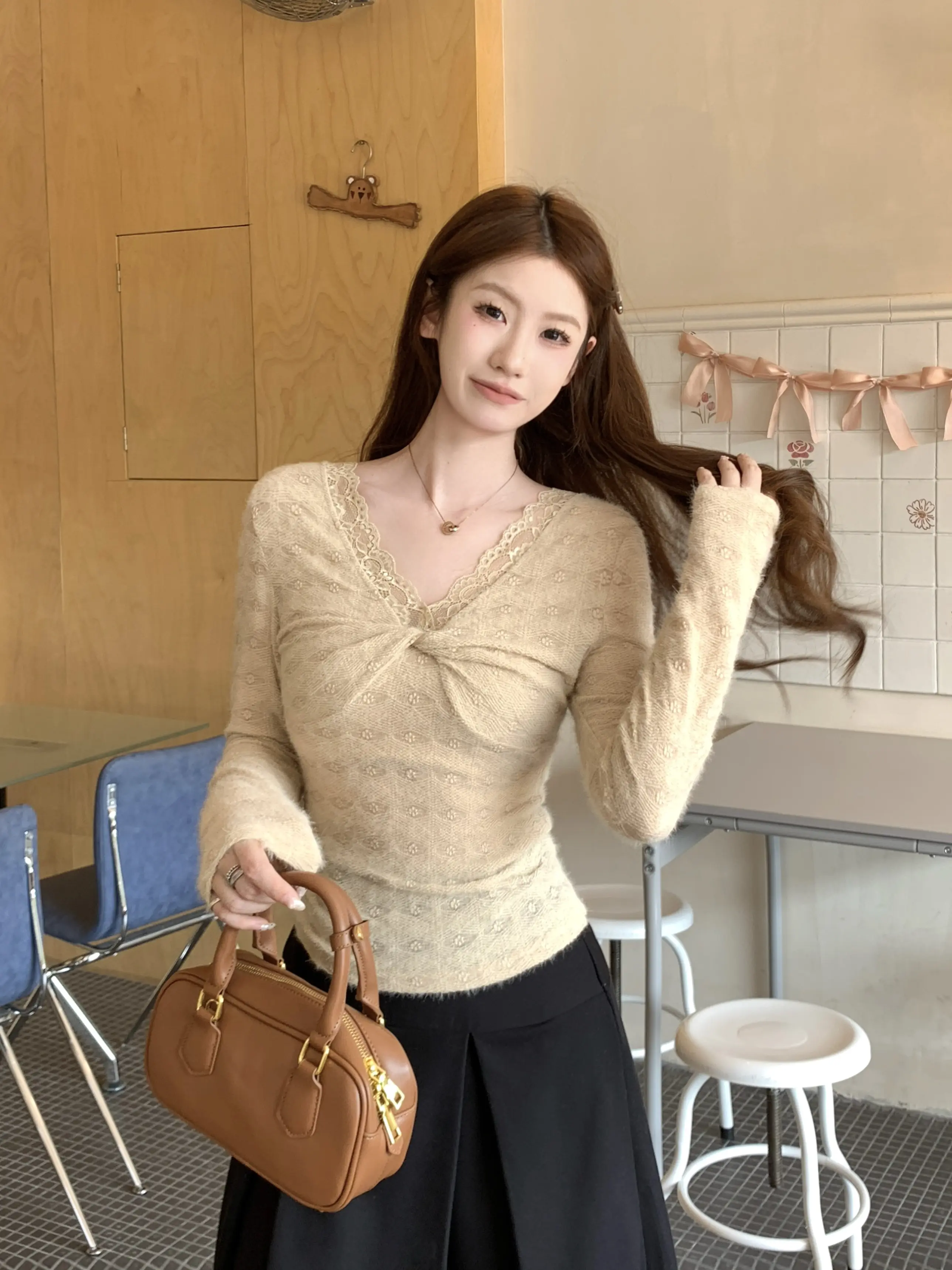 프렌치 스타일 레이스 V넥 티셔츠 상세 이미지 7