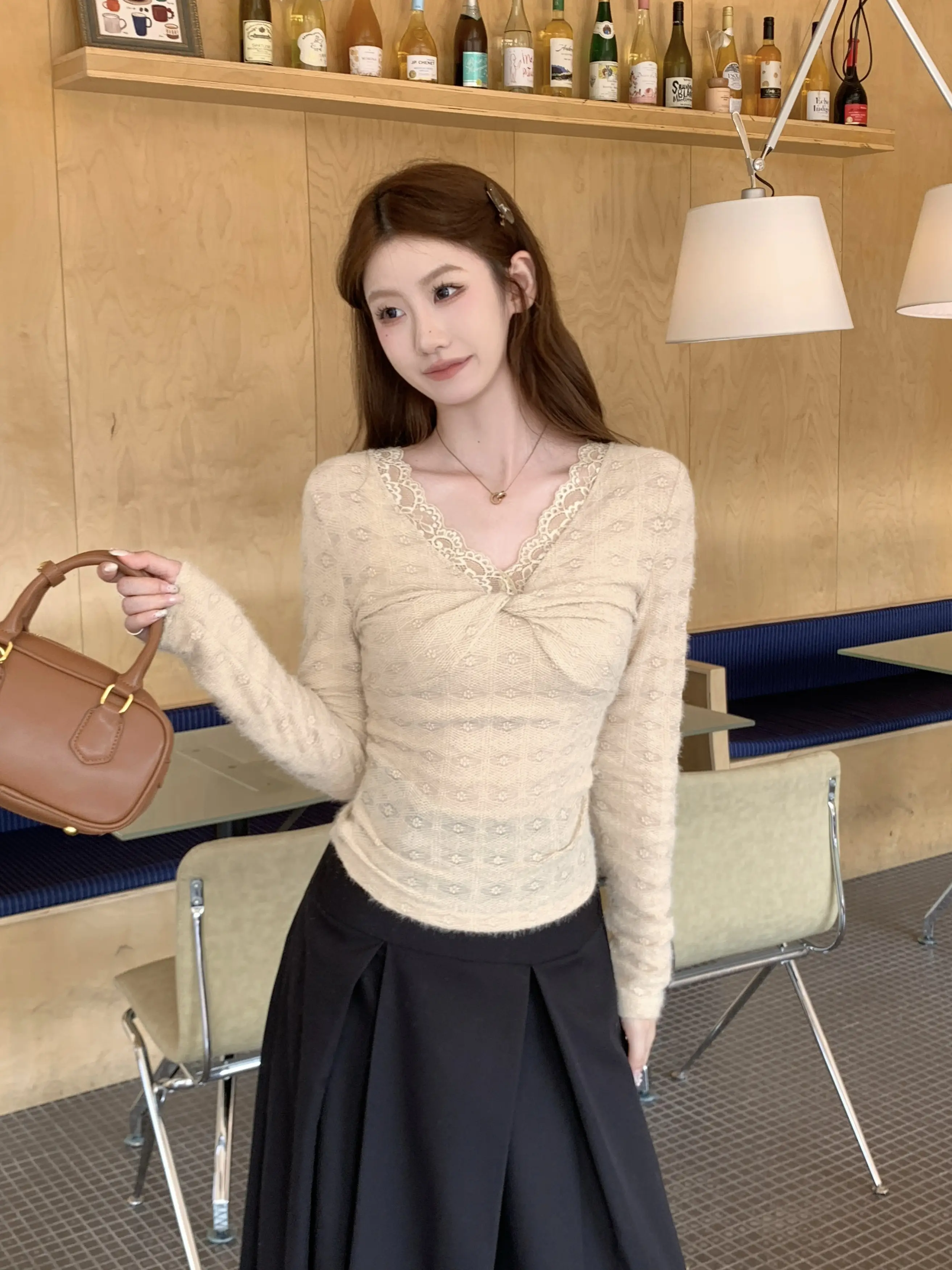 프렌치 스타일 레이스 V넥 티셔츠 상세 이미지 8