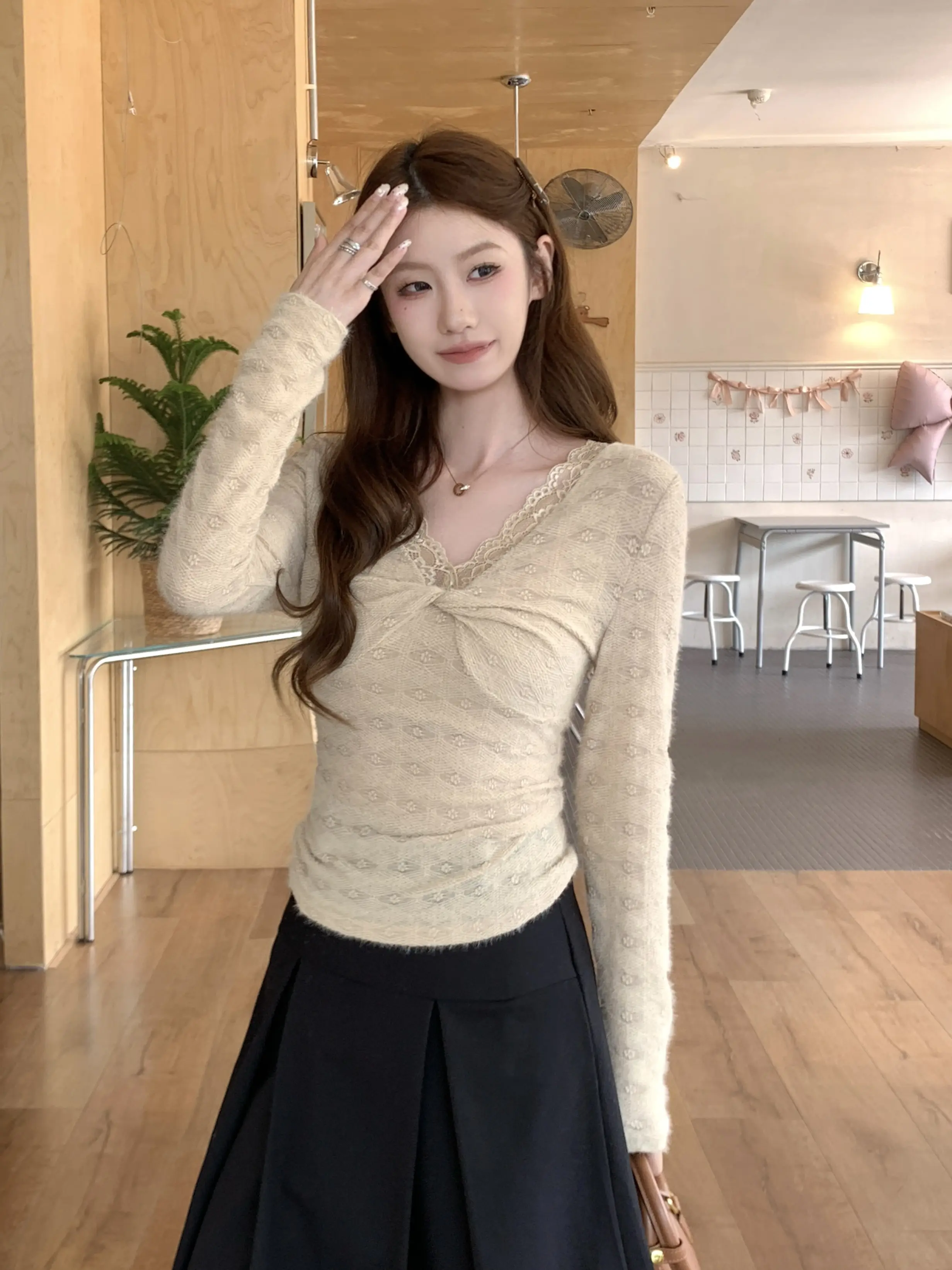 프렌치 스타일 레이스 V넥 티셔츠 상세 이미지 9