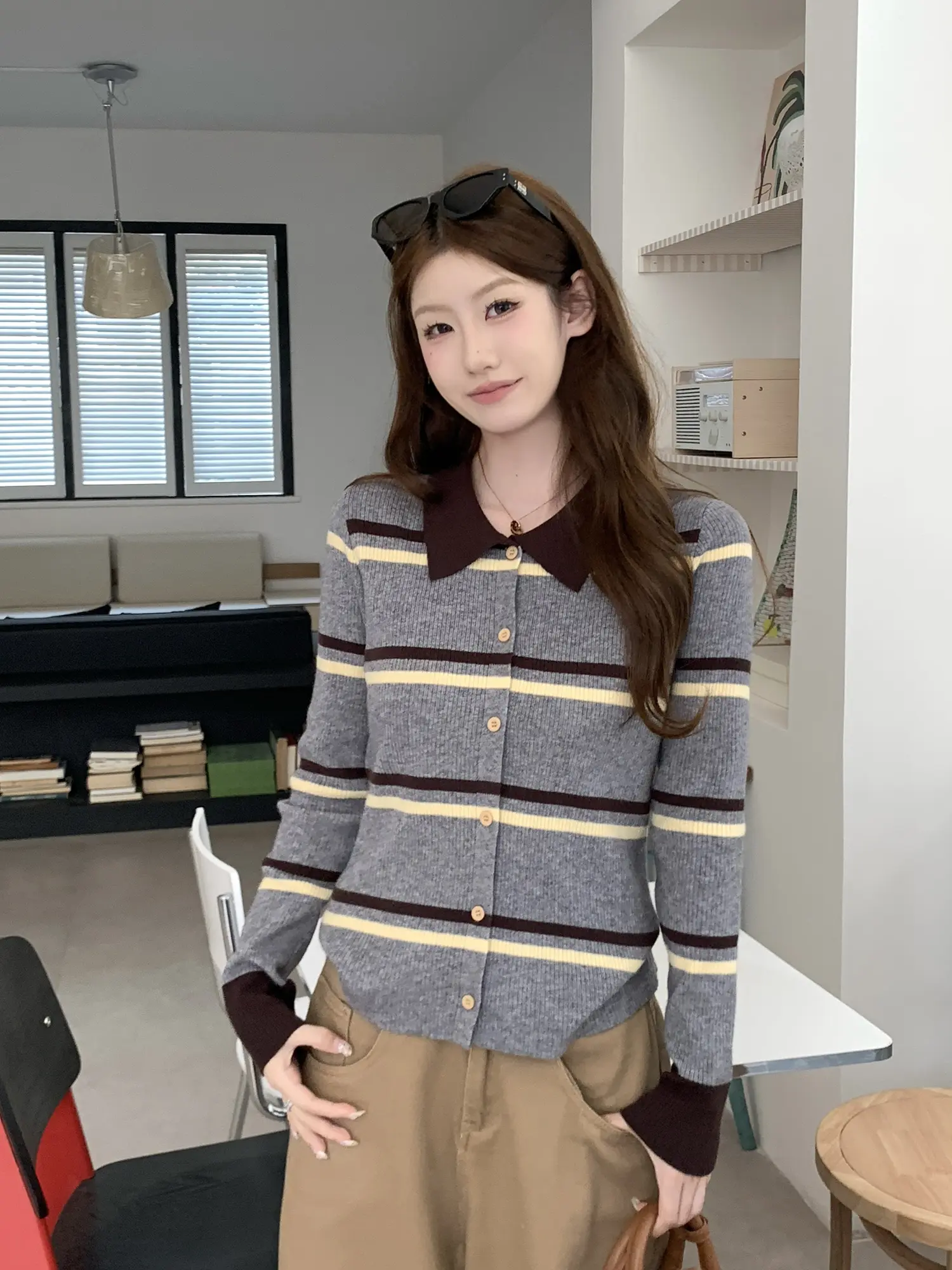 빈티지 스트라이프 폴드 칼라 긴소매 니트 상세 이미지 9