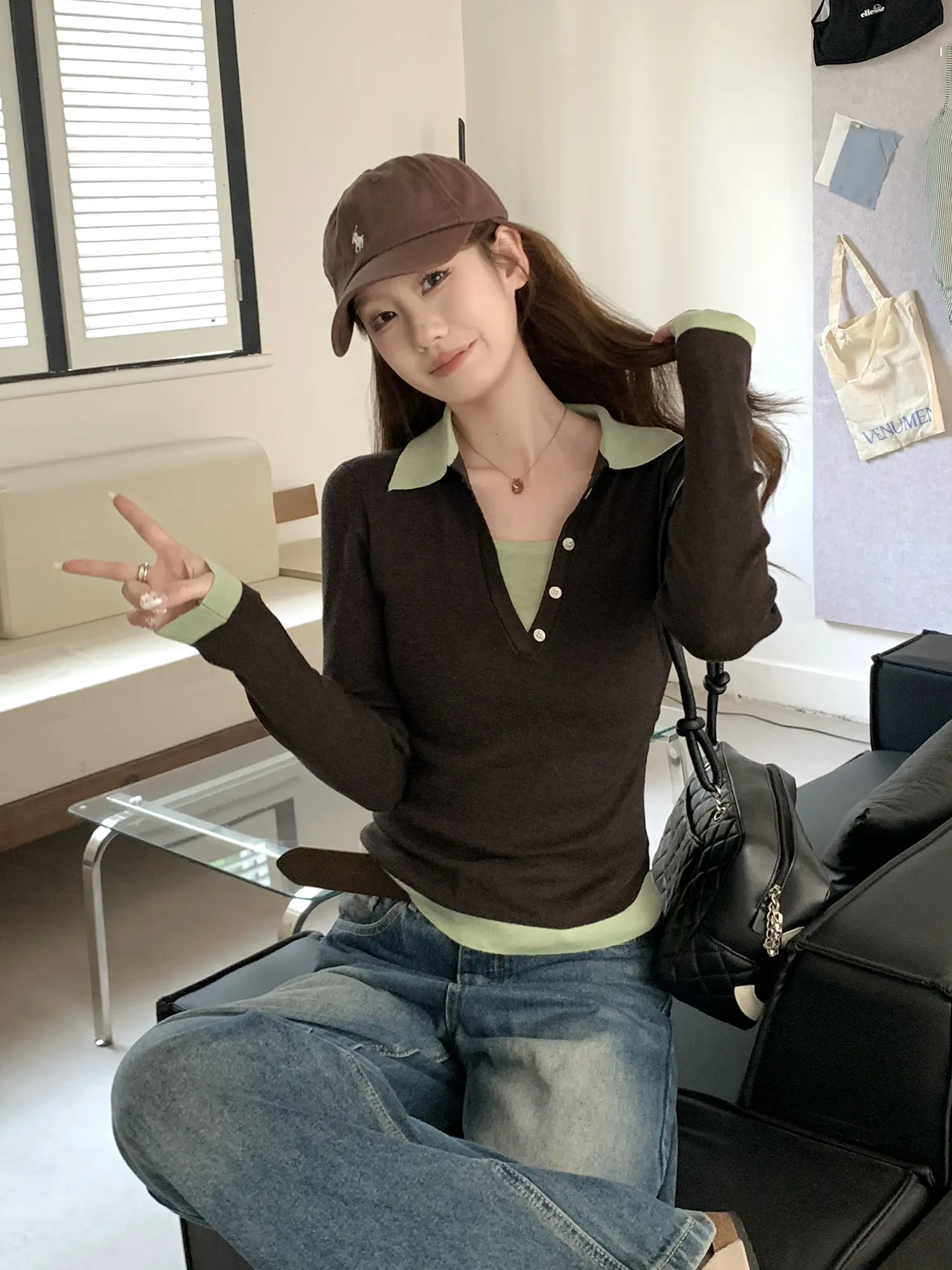배색 V넥 니트 상세 이미지 8
