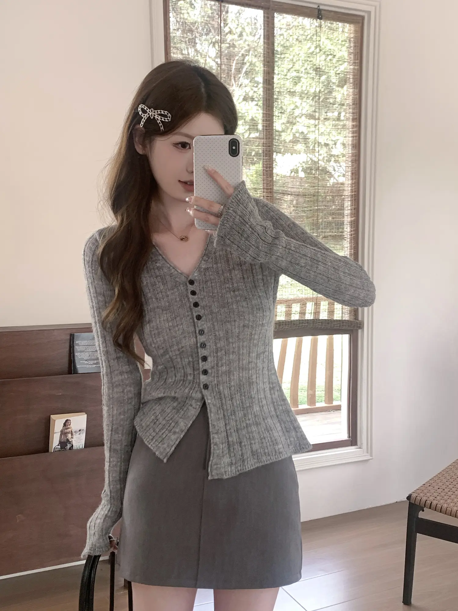 무압감 피부친화 슬림 V넥 니트