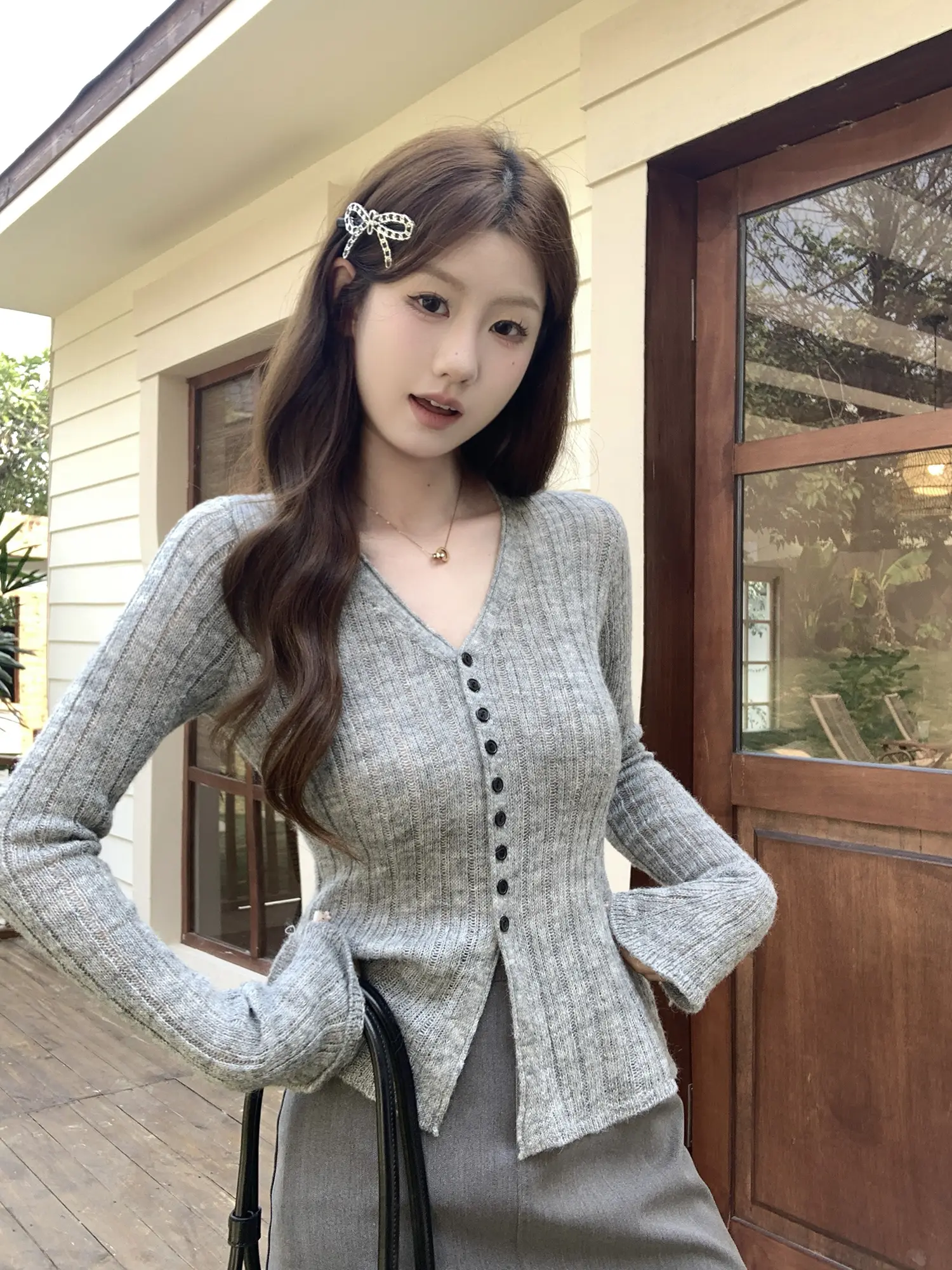 무압감 피부친화 슬림 V넥 니트 상세 이미지 4
