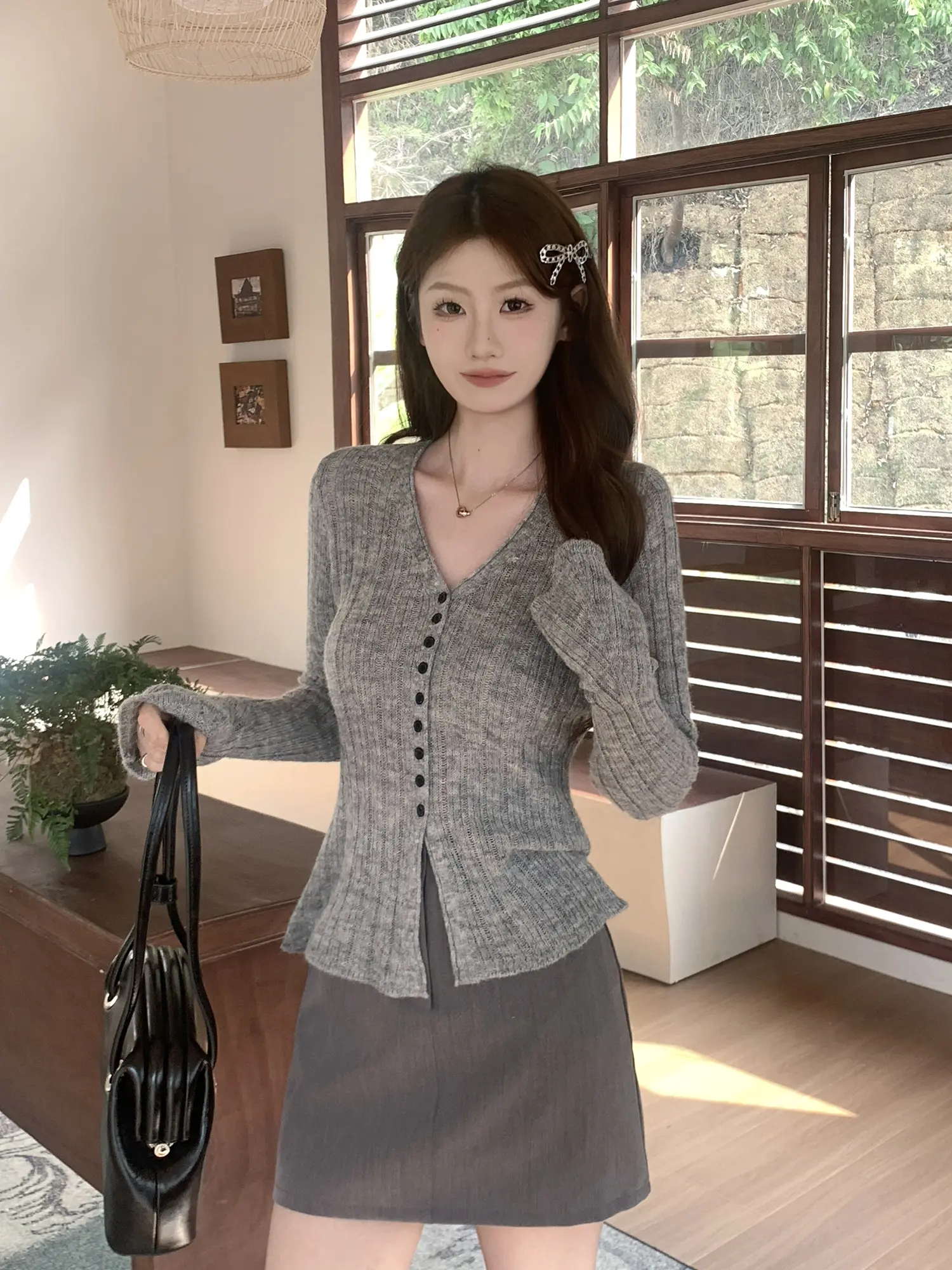 무압감 피부친화 슬림 V넥 니트 상세 이미지 5