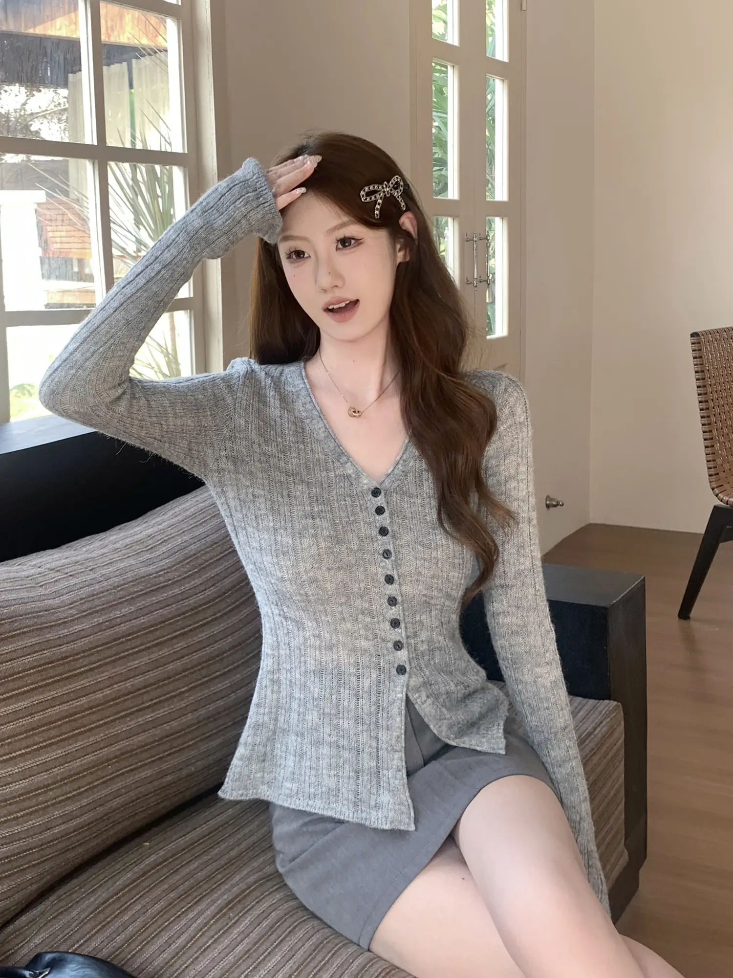 무압감 피부친화 슬림 V넥 니트 상세 이미지 6